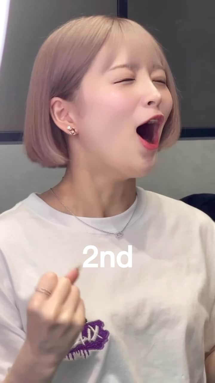 のインスタグラム：「何番の髪型がすきですか？🫶🏻 ⡱  ˗˗˗˗˗˗˗˗˗˗˗˗˗˗˗˗˗˗˗˗˗˗˗˗˗˗˗˗˗˗˗˗˗˗˗˗˗˗ ⁡ ⁡ ⁡ ⁡ 【人気ヘアスタイル8選✨. 】 ⁡ ⁡ ⁡ ◌ @ukita_bob  ⁡ ご質問はコメント欄にお願いします！ ⁡ ⁡ ⁡ ⁡ ˗˗˗˗˗˗˗˗˗˗˗˗˗˗˗˗˗˗˗˗˗˗˗˗˗˗˗˗˗˗˗˗˗˗˗˗˗˗ ⁡ ⁡ ◌ 料金 ◌ ・カット ¥8,800 ・カット 𓂃 トリートメント ¥12,000 ・カット 𓂃 カラー ¥16,000 ・カット 𓂃 カラー 𓂃 トリートメント ¥19,000 ⁡ ⁡ ⁡ 𓂃 よくあるご質問 𓂃 ⁡ ⁡ Q . 予約はどうしたらいいですか？ ⁡ ✎ プロフィールのURLからお待ちしております。 ⁡ ⁡ Q . 場所はどちらですか？ ⁡ ✎  DX SHARE SALON 東京都渋谷区神宮前1-9-8 KI-438ビル 1F-A 【原宿駅、明治神宮前駅から徒歩4分】 ⁡ ⁡ Q . 投稿に若い子しか載っていないですが、 私の年齢でも大丈夫ですか？ ⁡ ✎ もちろん大丈夫です。 僕のお客様は現在【7歳(小学2年生)〜61歳】の方が ご来店してくださっております。 女性は全員可愛くします。 ⁡ ⁡ Q . どんな美容師？ ⁡ ✎ 施術中は喋りすぎず喋らなすぎず 絶妙なリラックスラインを狙います。 ⁡ カットは【ボブ】【ショートボブ】が好きですが、 ミディアム、ロングも好きです。 ⁡ カラーはブリーチをしなくても 【透明感】【くすみ感】が出るところを こだわっています。 ⁡ ⁡ ⁡ 𓂃 #ボブ #切りっぱなしボブ #ボブヘアー #ボブヘア #ボブスタイル #ミニボブ #前下がりボブ #ボブアレンジ #ショートヘア #ショート #ショートボブ #ショートカット #ミディアムヘア #シースルーバング #前下がりボブ #外ハネボブ #小顔カット #似合わせカット #ヘアアレンジ #어레인지 #헤어 #헤어컷 #밥 #hairlove #hairfashion #hairtransformation #haircolor #hairpainting #hairvideo #hairextensions」