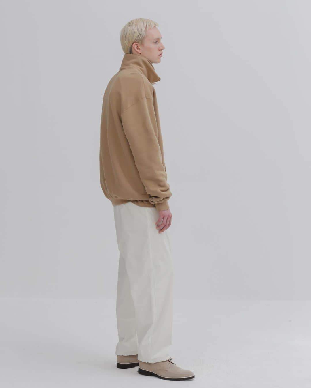 UNDECORATED MANのインスタグラム：「23秋冬コレクションの商品が少しずつオンラインストアで発売を開始いたしました。 肌側がパイル素材になったカットソーや洗いざらしのオーガニックコットンシャツなど今すぐに着れるアイテムが並んでおります。  #undecorated #アンデコレイテッド」