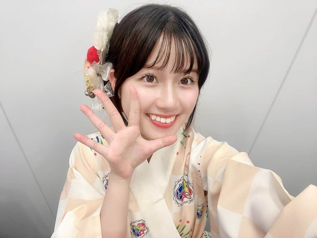 のインスタグラム：「🌈🍒  「メンバーが選んだ衣装オンライントーク会」来て下さり有難う御座いました💛  アッハッハ！～超絶爆笑音頭～ の衣装です✊🏻  似合う~？  #河村果歩 #nicola #おはスタ #おはガール #かほっち #ニコラ #ニコモ #ニコラ10月号発売中 #SUPERGIRLS #スパガ #アイドル」
