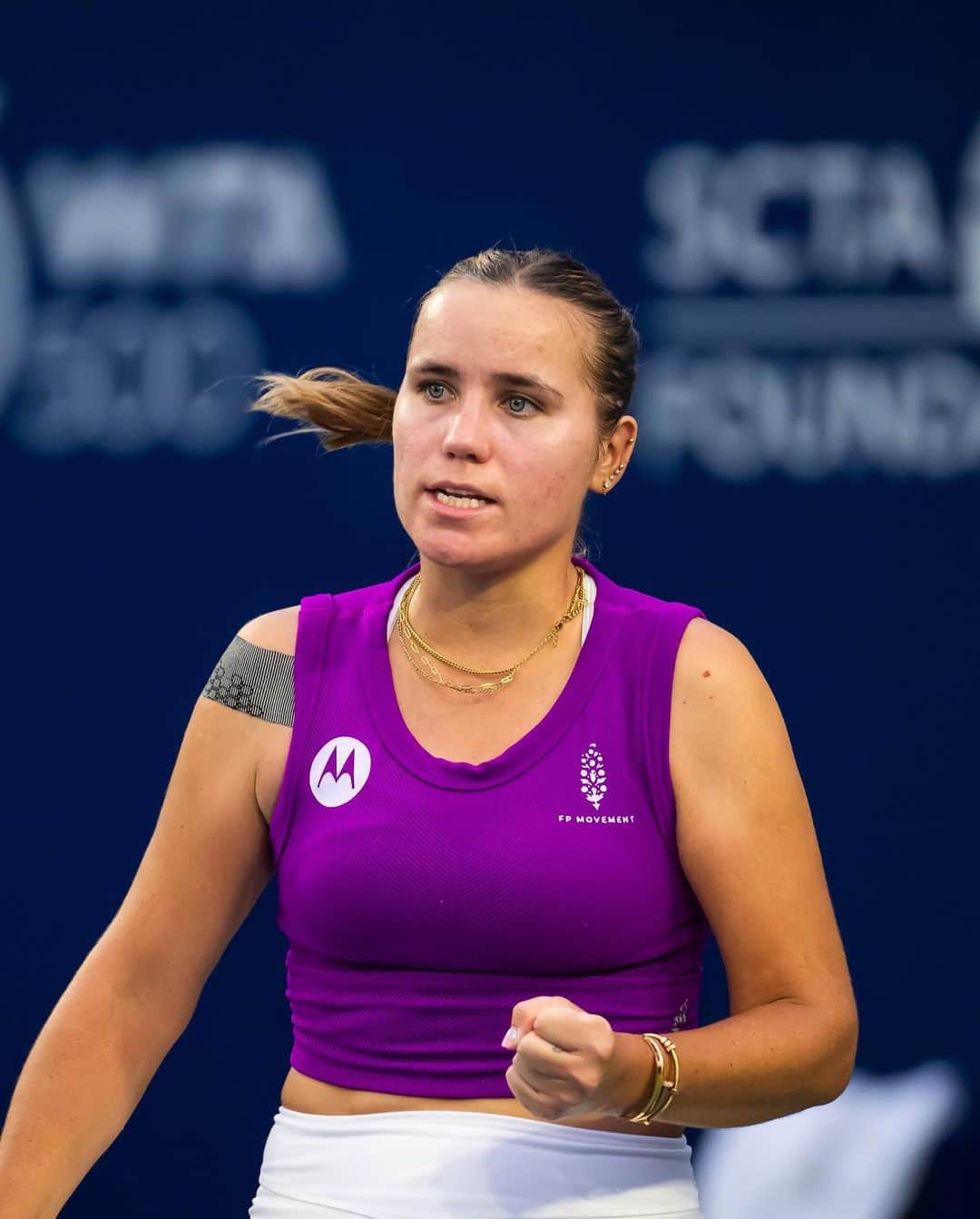 ソフィア・ケニンのインスタグラム：「What a MOMENT ✨   @sofia.kenin is through to her first Hologic WTA Tour final in nearly three years by battling past compatriot Navarro 6-2, 5-7, 6-4!   #SanDiegoOpen」