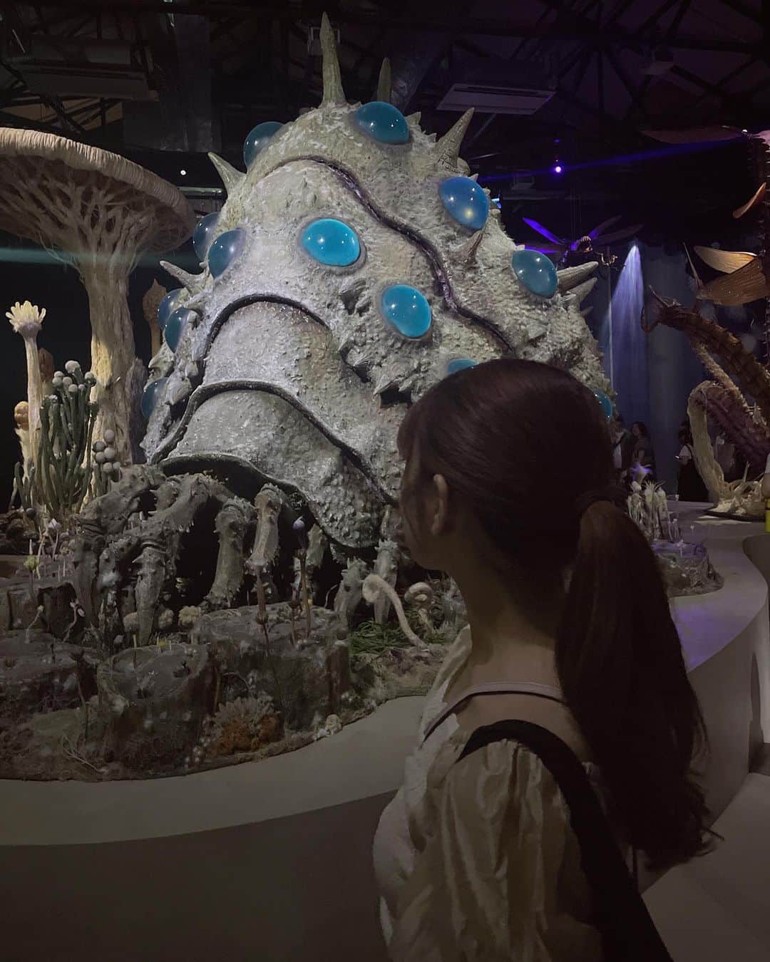 堀優衣のインスタグラム：「. 金曜ロードショーとジブリ展へ行ってきました🌱  映画で見た世界がその場に存在していてすっっごかった🥹🔥  特にナウシカの腐海を再現していたパートが圧巻〜  ポスタービジュアルになりきれたりするところも面白かった😂  興奮さめやらず、お家帰ってからまだ見ていなかったジブリ作品色々見てます🎞️  #ジブリ #ghibli」