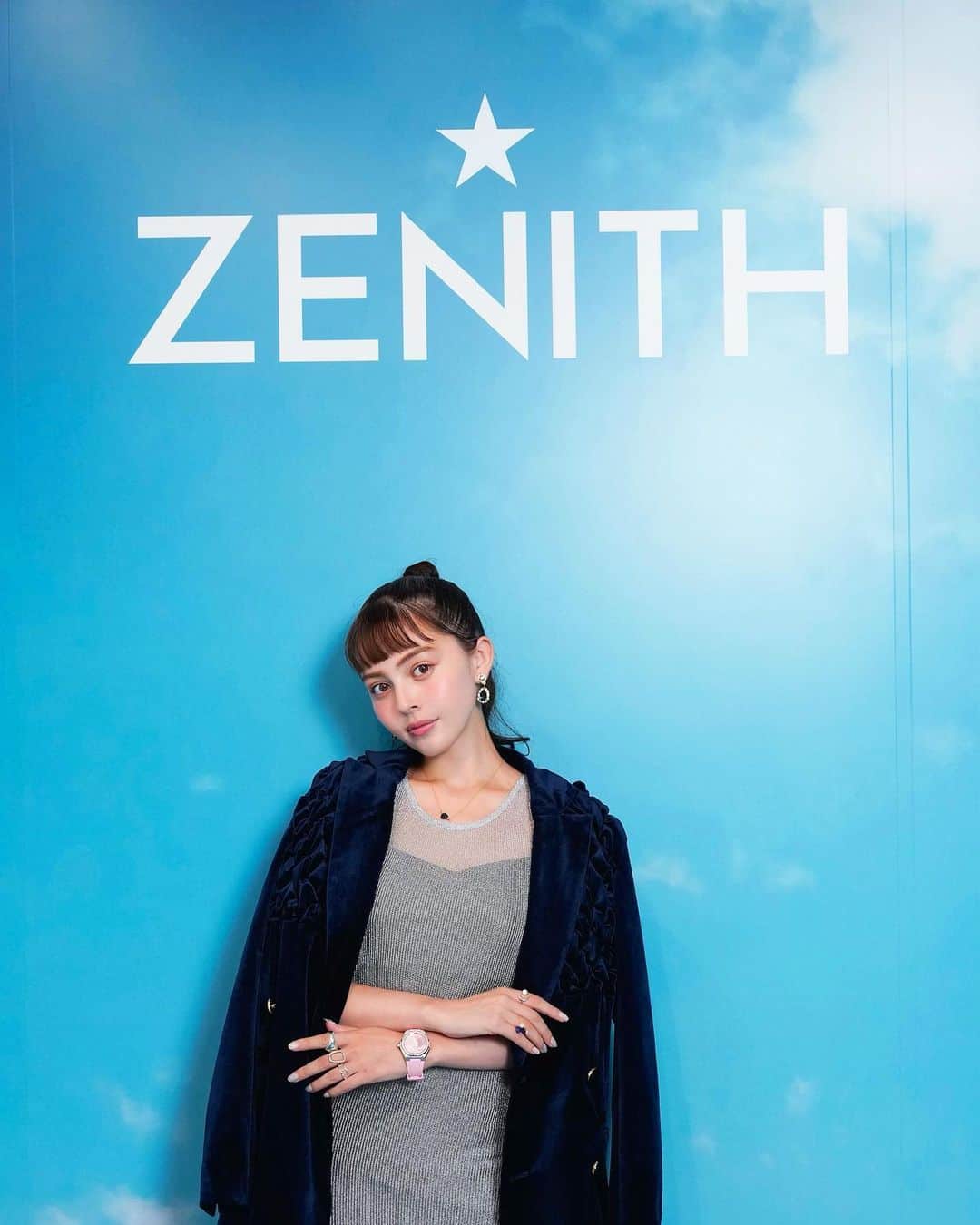 加藤ナナのインスタグラム：「⁡ ⁡ ZENITH PHOTO EXHIBITION BY LESLIE KEE ⁡ スイス高級時計ブランド「ゼニス」が パイロットウォッチの発売を記念して、 写真家レスリー・キーとの コラボレーション写真展を開催🩵 ⁡ 10/1(日)までX8ギャラリーにて写真展が開催されているので是非遊びに行ってみてね☺︎💙 ⁡ @zenithwatches ⁡ #Zenith #ゼニス #ゼニスパイロット #ZenithXLeslieKee #pr」