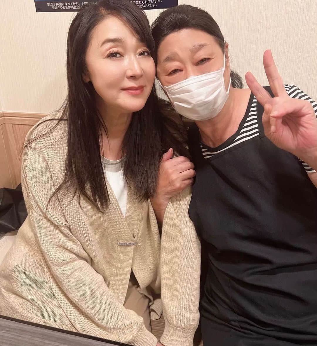 浅野ゆう子のインスタグラム：「久々に〜  月島へもんじゃを食べに❣️  大好きな  【つくしや】さんへ  本日は十八番地店へ  つくしやさんのお母さんと❤️  お元気そうで嬉しかった❤️  #月島 #もんじゃ #つくしや　さん #美味しかった #ほっこりした時間 #お母さんいつまでもお元気いてね」