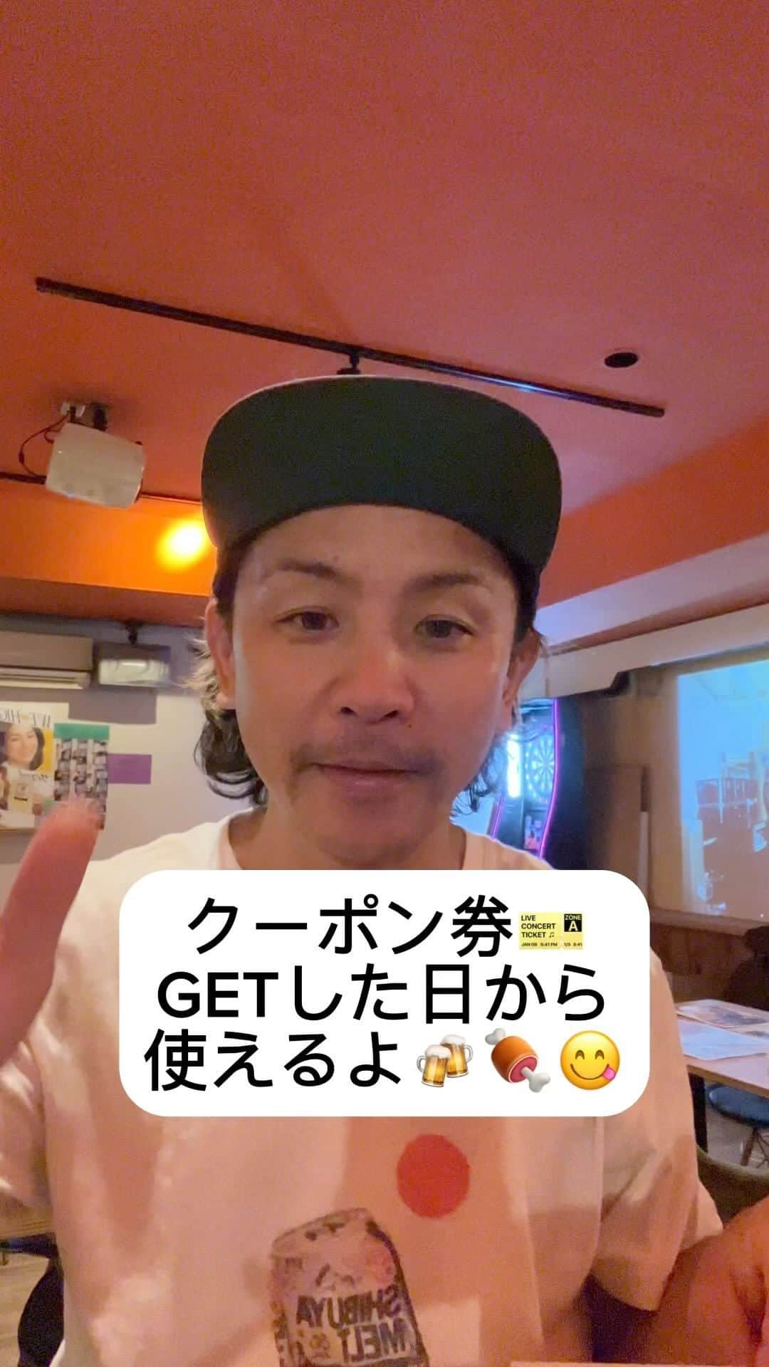 関貴英のインスタグラム：「🍖🍻超お得なキャンペーンのご紹介です🍻🍖  皆さんこんにちは＼(^o^)／  南魚沼市の六日町駅から徒歩10分のところにある居酒屋 【つながり酒場 酒笑歓亭 南魚沼店】です🍖🍺  　　 今回は10月31日まで使えるクーポン券付き 超お得なキャンペーンのご紹介です❗️  チラシの上部に載っている白い枠の　 クーポン内容を見て欲しいのですが激ヤツじゃないですか？😆 人気ランキングを載せたのですが １位の上ハラミ、タンの盛り合わせか ２位の本格モツ鍋のどちらか１品選んでなんと500円引き❗️  ３位イチボのローストビーフ ４位自家製！鶏の唐揚げ ５位特製麻婆豆腐（２人前） どれか１品選んでなんと半額❗️  ６位ふわとろオムレツ ７位季節の漬け物盛り合わせ ８位フォンダンショコラ どれか１品選んでなんと500円ポッキリ❗️  そして飲み放題プラス15分サービスの 2時間15分がなんと500円引き❗️  そしてこの４つのクーポンなんと１回の来店で全て使えます‼️ （各グループ１回の来店で1枚のみ有効）  そして次回来店時に使える10％OFFクーポンもつけちゃいました❗️  本当は新聞折込に入れて沢山の方に 届けたかったのですが今回は断念しました。 でもせっかくデザインしたし勿体無いので 100枚限定で皆さまにお届けします＼(^o^)／  受け取り場所は当店、つながり酒場　酒笑歓亭になります。 来店してもらったその日にも使えちゃいます👍 ただ100枚限定なので無くなり次第終了なので 絶対にゲットしたい方はDMか直接お店に電話をお願いします。 ☎️025-788-0019  チラシをゲットされた方は出来れば来店前に予約を頂いて 商品を決めてもらえるとスムースにお出しできますので是非お願いします！ （特にモツ鍋を選んで頂いた方は３種類のどの味かを決めて頂くとスムースです）  11月にはまた新たなキャンペーンを打つので このキャンペーンは10月31日までなのと100枚限定です❗️  詳しくはスタッフまで問い合わせください！  2次会や貸切パーティなど、みんなで盛り上がりましょう！ 皆様のご予約・ご来店を心よりお待ちしております😊  【つながり酒場 酒笑歓亭 南魚沼店】 住所：新潟県南魚沼市六日町1401-1 アクセス：六日町駅から徒歩10分 TEL：025-788-0019 #南魚沼 #六日町 #居酒屋 #スポーツバー #宴会 #飲み放題 #テイクアウト」