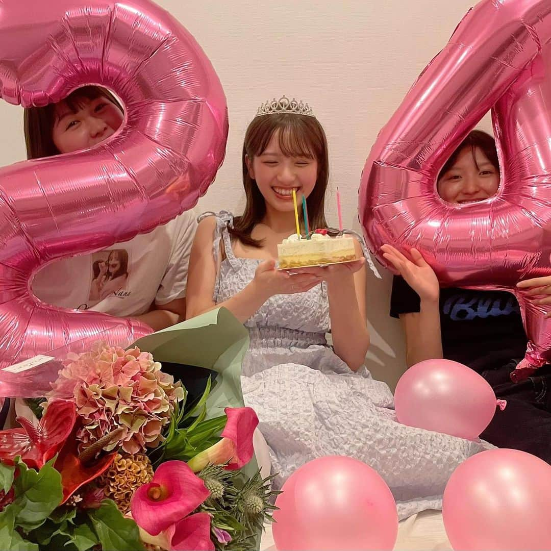 横島亜衿のインスタグラム：「おめでとう💐✨ これからもずっとお祝いさせてね♡」