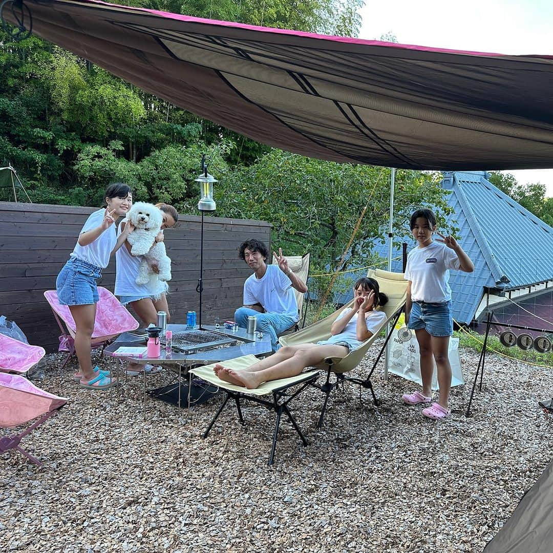 Out Tail さんのインスタグラム写真 - (Out Tail Instagram)「バニラファミリーがキャンプ場に初登場⛺️ ピザ🍕や五右衛門風呂を楽しんでくれました‼️ またのお越しをお待ちしております🙇‍♂️  #館山 #手作りキャンプ場 #犬専用　#outtail #dogcamp #平日会員募集中 #フルタイム会員満員御礼 #サブスクキャンプ場 #ドッグラン #ドッグフリーサイト #ワンコキャンプ #outtaildogcamp #犬なしでは生きていけません会#camp #outdoor #アウトドアドッグ#dogcamping #dog_outdoor #ワンコ #dog #doggy #キャンプ #ビションフリーゼ」9月16日 18時54分 - outtail.dogcamp