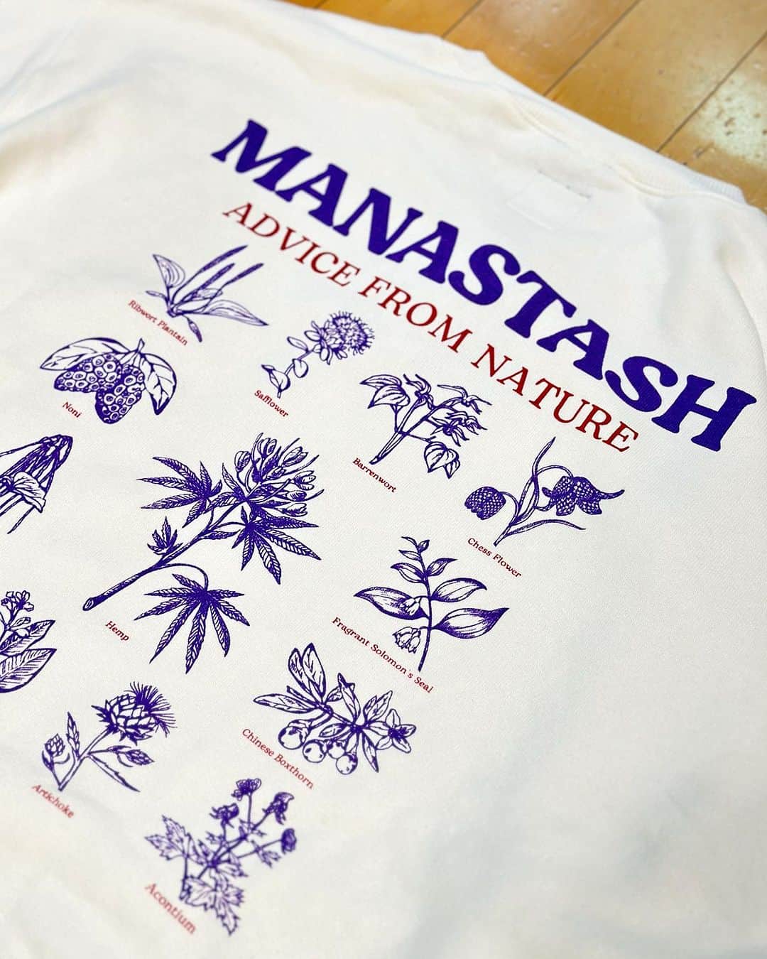 GROW AROUNDさんのインスタグラム写真 - (GROW AROUNDInstagram)「#growaroundnewarrivals  MANASTASH  CASCADE SWEATSHIRTS  HEMP TOUR L/S TEE 設立30周年でリブランディングされたMANASTASHが入荷しました。 素材にはヘンプを使用しています。 ヘンプ素材は着心地、風合い、強度を考慮しています。  CASCADE SWEATSHIRTS  HEMPを中心にした自然からのアドバイスがテーマになっているデザインになります。  HEMP TOUR L/S TEE  1995年にManastashの創設者とその仲間がアメリカでヘンプを広めるツアーを行った時のデザインなっています。」9月16日 18時55分 - growaround