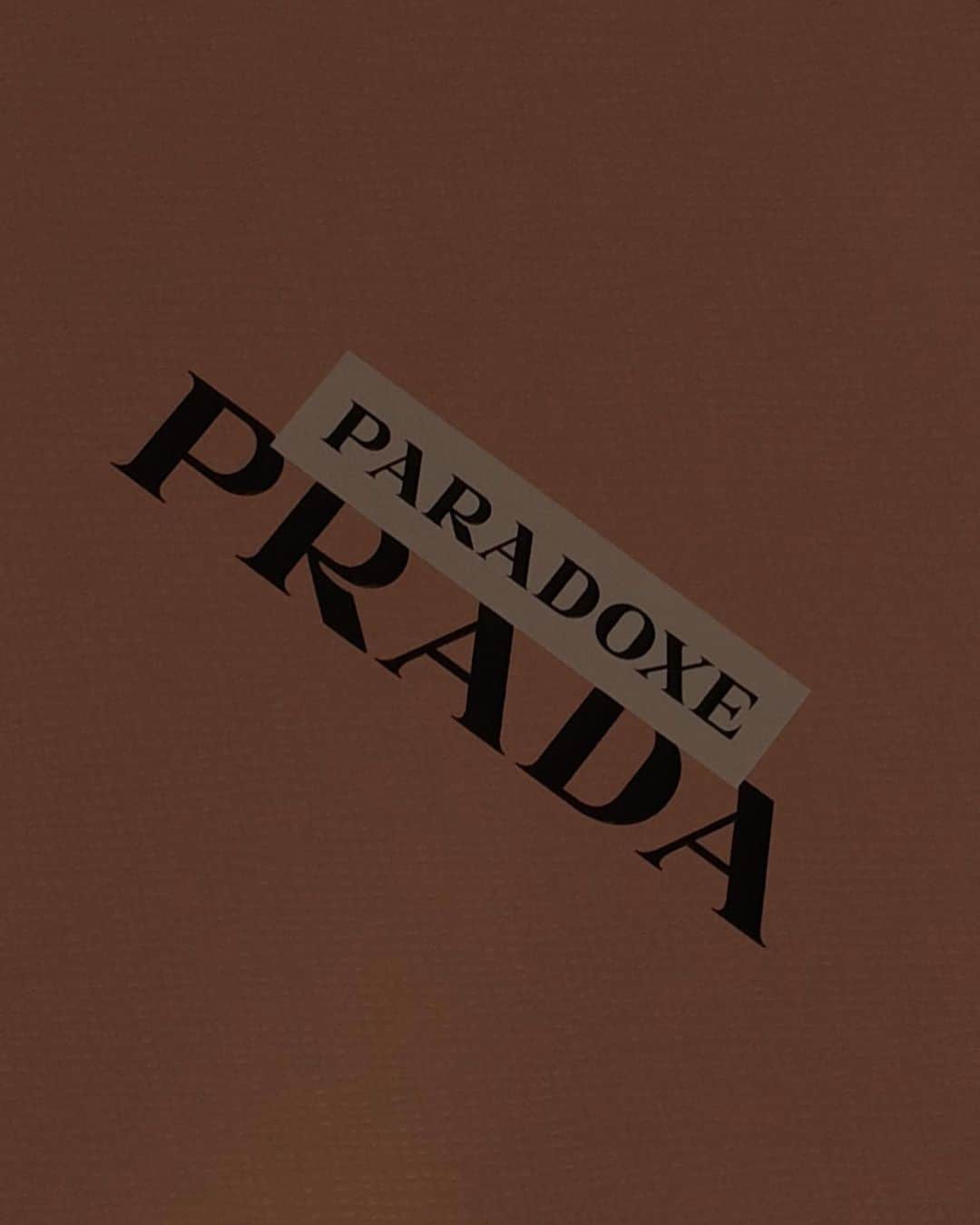 中瀬古ゆきなさんのインスタグラム写真 - (中瀬古ゆきなInstagram)「@prada ❤︎  "プラダ パラドックスオーデパルファム"  PRADAを象徴するトライアルアングルのボトル。  清潔感も色気も身に纏える香りは まさにパラドックス"矛盾"。  #prada #プラダ」9月16日 18時56分 - yuch1129