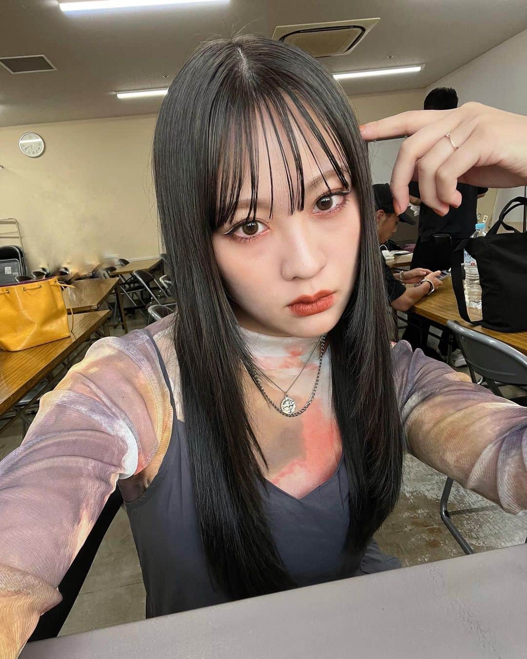 moca のインスタグラム：「🖤🖤🖤 久しぶりに暗め💇🏻‍♀️  どうですかね、 @jun_mizoguchi さん🫶🏻  明日は愛媛だあー！！」