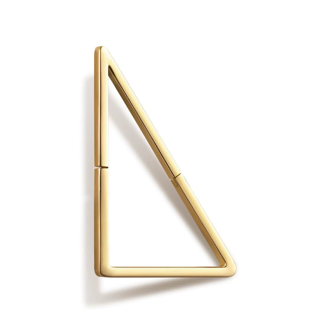 のインスタグラム：「#ShiharaForm earring in yellow gold.  #Shihara #18KYellowGold」