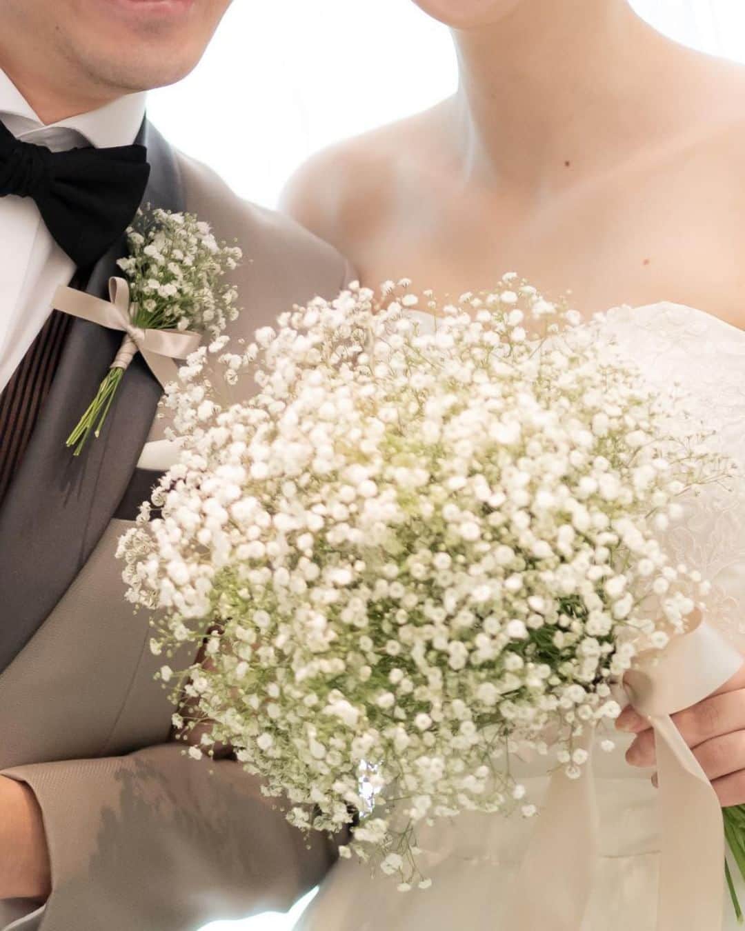 オードヴィーウェディング【名古屋・結婚式場】 さんのインスタグラム写真 - (オードヴィーウェディング【名古屋・結婚式場】 Instagram)「/ bouquet 最近人気の単色ブーケ ウェディングドレスに合わせてオールホワイトでまとめたり、 白無垢に合わせて純白のスタイルも素敵です  ┈┈┈┈┈┈┈┈┈┈┈┈┈┈┈┈┈  これから結婚式を挙げる花嫁さまへ 準備が楽しくなるウェディング情報発信中  おいしいもおしゃれも全部叶える 名古屋のおしゃれなレストランwedding オードヴィーウェディング  会場をくわしく見るならプロフィール ＠eaudevie_wedding.edv の𝐔𝐑𝐋をタップ  ┈┈┈┈┈┈┈┈┈┈┈┈┈┈┈┈┈ #オードヴィーウェディング #オードヴィー花嫁 #eaudeviewedding #edvwedding #愛知式場 #レストランウェディング #名古屋のおいしいウェディング #愛知式場 #憧れの式場 #結婚式ブーケ #ブーケ #フラワーアレンジ #weddingbouquet #bouquet #オーダーブーケ #花の写真 #季節の花 #フラワーアレンジメント #ブライダルブーケ #ナチュラルウェディング #結婚式準備 #ウェディングアイテム #ドライフラワーブーケ」9月16日 19時00分 - eaudevie_wedding.edv