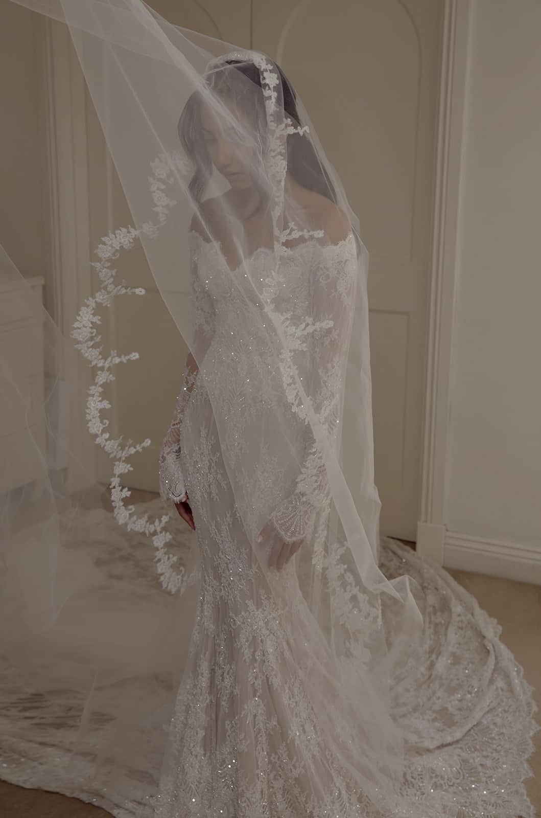 Steven Khalilのインスタグラム：「A timeless elegance | Beautiful bride Emma wears custom couture STEVEN KHALIL. Captured by @imagehausweddings ⁣ #stevenkhalil #stevenkhalilbride」