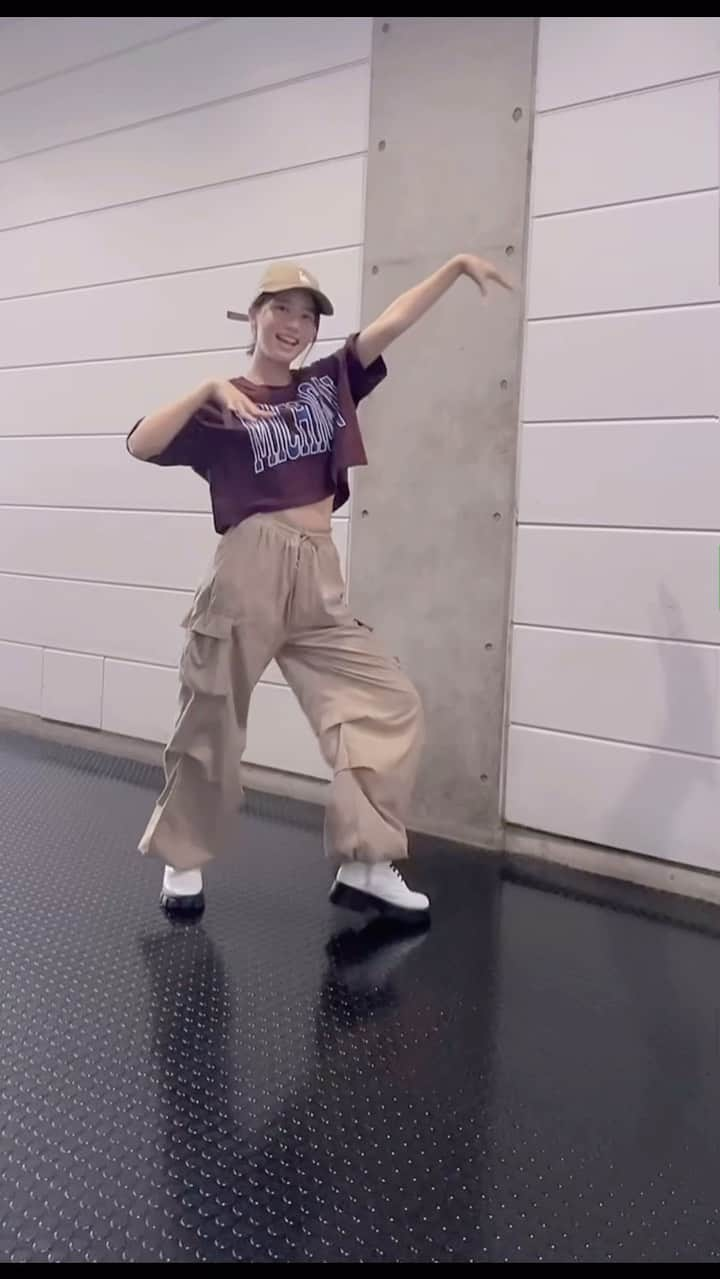 池端杏慈のインスタグラム：「︎︎  Anji's weekend dance  Super Shy / NewJeans このダンスだいすきです🩵  やっと、やっと、やっとやーっと！！ ダンス動画あげられたー！！  途中キャップが脱げそうになって危なかった🧏🏻‍♂️  #NewJeans#SuperShy #ニコラ#nicola#ニコモ #池端杏慈 #anjisweekenddance#あんじの週末ダンス#ダンス」