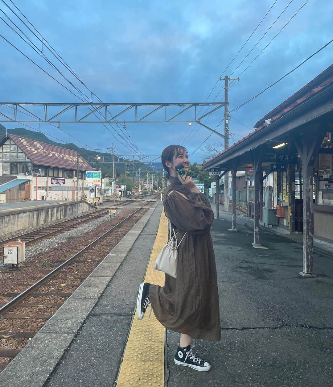 牛田英里さんのインスタグラム写真 - (牛田英里Instagram)「電車で秩父旅🌿 秋のはじめに一日満喫してきた〜！！ 行きも帰りも特急ラビューで！  涼しくなったらたくさん着ようと思ってる @pinue_official のワンピース🤍 ゆったり着れて可愛いから1日旅でも大活躍だった🧸❤︎  #pinue #ピヌエ #秩父 #秩父旅 #秩父グルメ」9月16日 19時11分 - eri_ushida