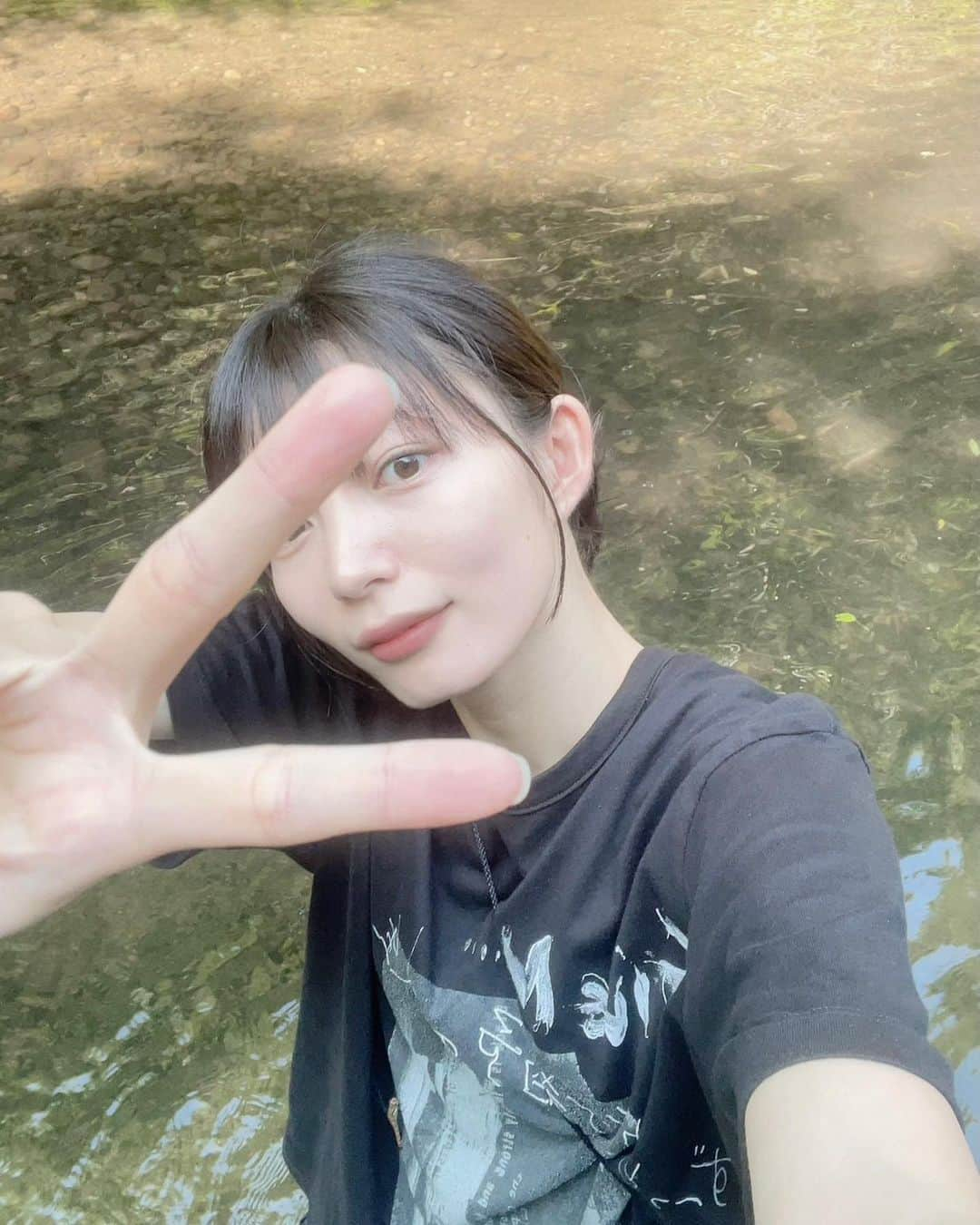 美緒のインスタグラム：「🌳☁️🙄  夏のいろいろ🌳2️⃣  今年の夏は海にも山にも川にもいけました🌳 家の窓から見た空が可愛かった☁️ 夜な夜な落書きをしていました。もう夏は終わっちゃいますね… 三女ちゃんの同じような画角、表情の写真が写真フォルダに溢れています。ｶﾜｲｲ よく分からない動きをしている動画。カバンが開きっぱなし🙄  (脱出ゲームをクリアしてから寝るのにハマっています。)  #instadaily #instagood #summer #camera #olympas #olympastough  #illustrate #dog #夏 #デジカメ #イラスト #まるぷー #マルプー #愛犬 #マルプー連合  #여름 #데일리 #일본  #일산 #좋아요  #데일리룩 #여름코디 #패션#강아지 #귀여워」