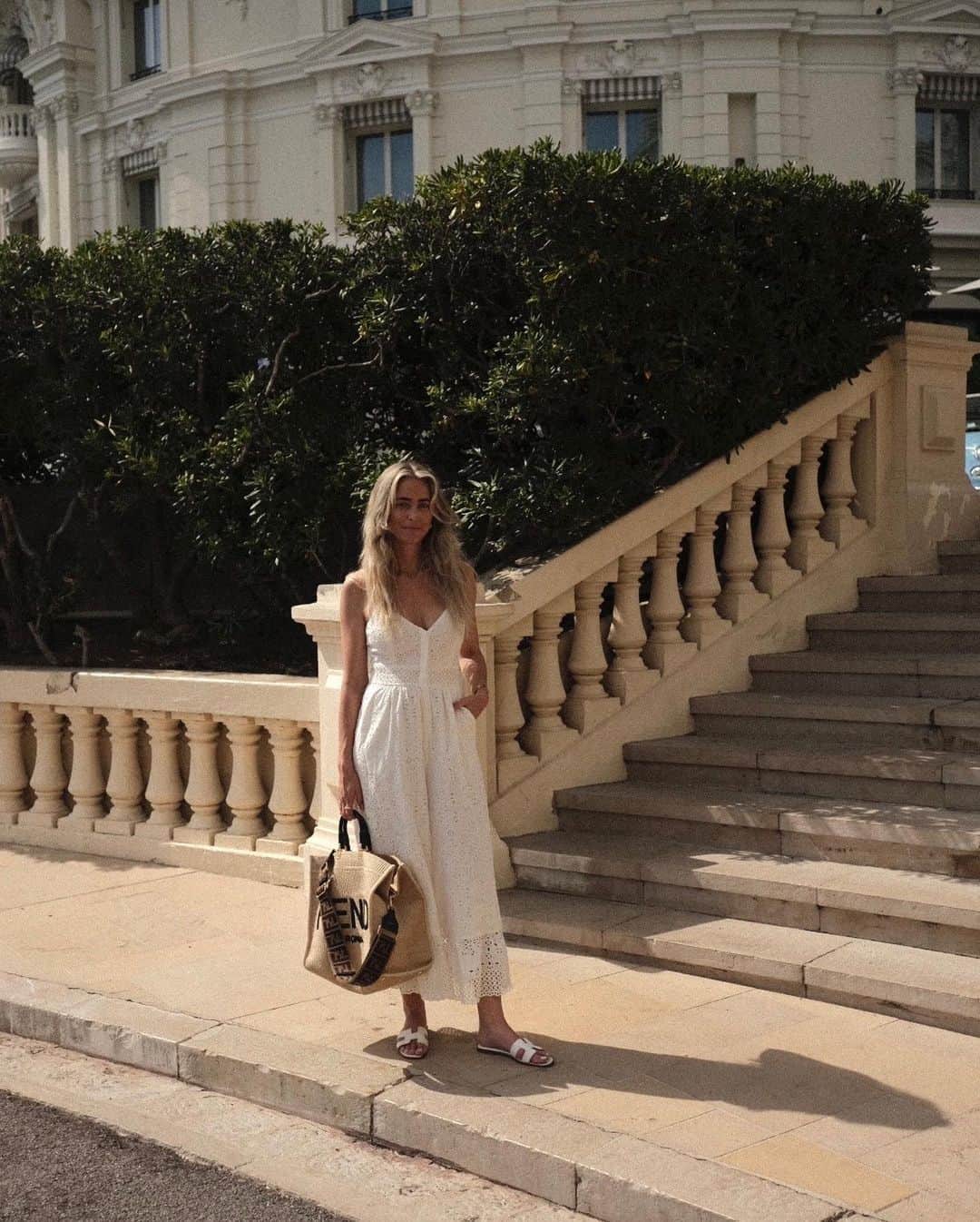 ジャニー・ディラーのインスタグラム：「Monaco days with amazing girls 🤍 love being a tourist in my old home country, a very special feeling. ☺️」