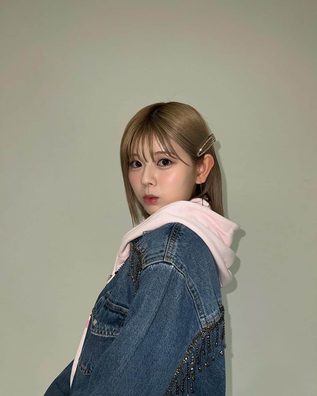 NiziUさんのインスタグラム写真 - (NiziUInstagram)「mini❤️  可愛い衣装🥰  예쁜 의상🥰  #niziu #withu #RIKU #mini #とても久しぶりの撮影楽しかったです❤️」9月16日 19時25分 - niziu_artist_official