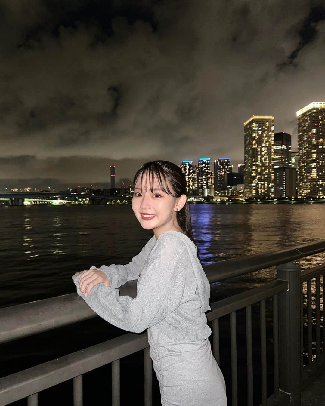 河野まひるのインスタグラム：「豊洲の夜景見に行った✨️  #jk#jk3#ljkブランド#jkの素敵な思い出#高校生#高3#hair#ファッション#オシャレ#コーデ#fashion#code#河野まひる#女子高生#夜景#豊洲」