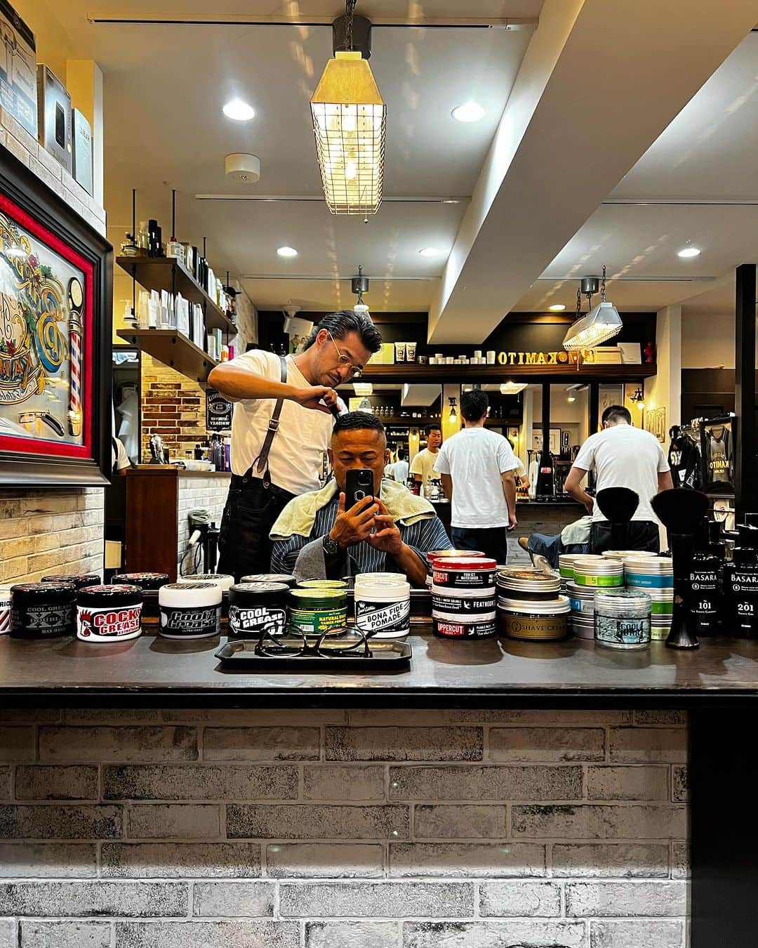 高谷裕之のインスタグラム：「パンチ🤛 @kamito_hayato  @barberkamito  #barber  #バズニグロ」