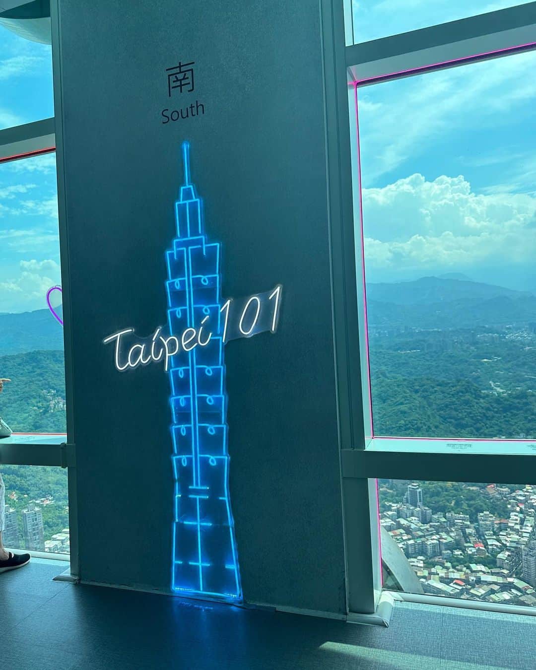 ダラ さんのインスタグラム写真 - (ダラ Instagram)「#DaraInTaiwan exploring #Taipei 😎」9月16日 19時25分 - daraxxi