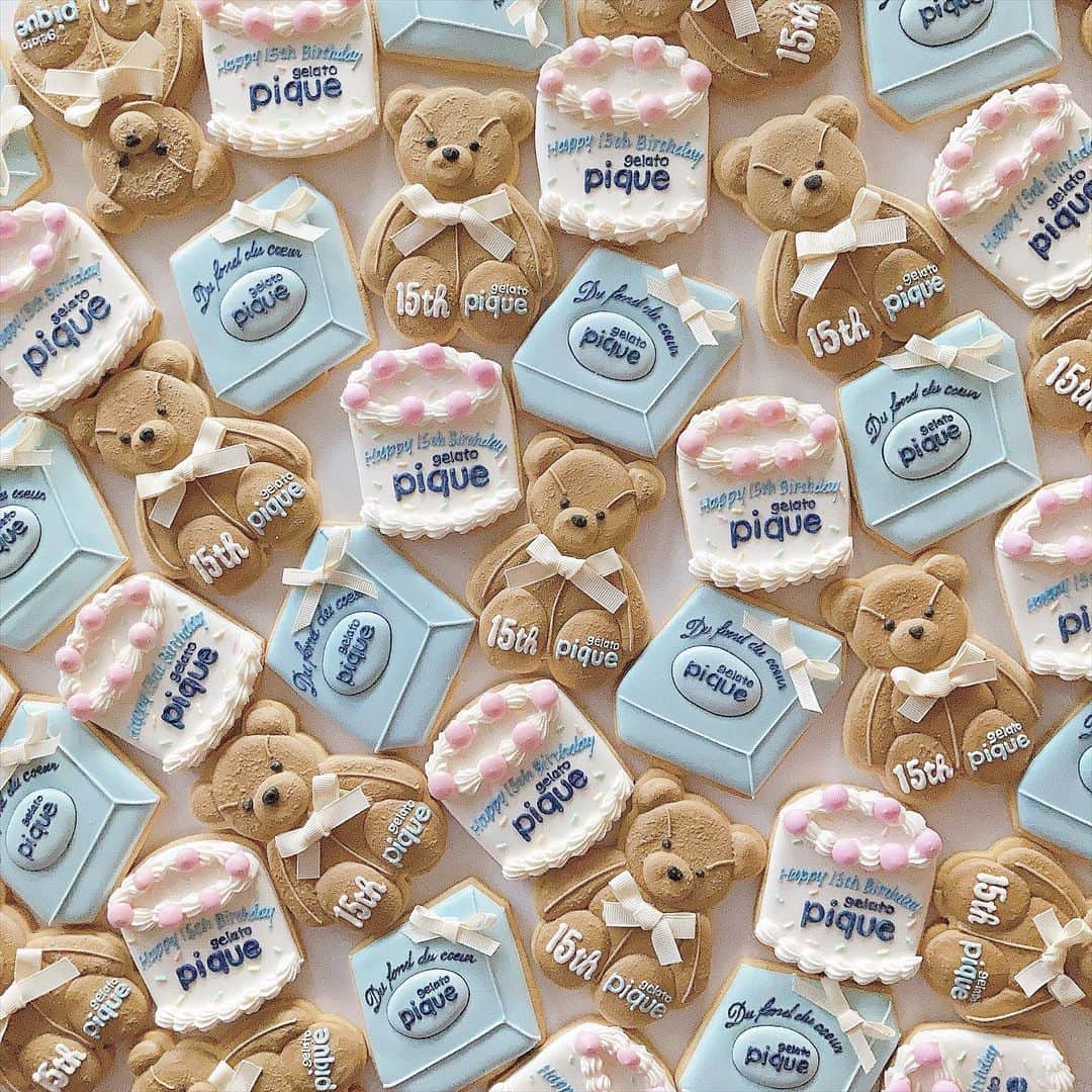 ai okadaのインスタグラム：「HAPPY 15th BIRTHDAY🧸🎂 @gelatopique_official   #gelatopique #ジェラピケ  こんなに素敵にクッキーを飾る機会があり セッティングしながら 感動してました♡🥺（4枚目まで続きます）」
