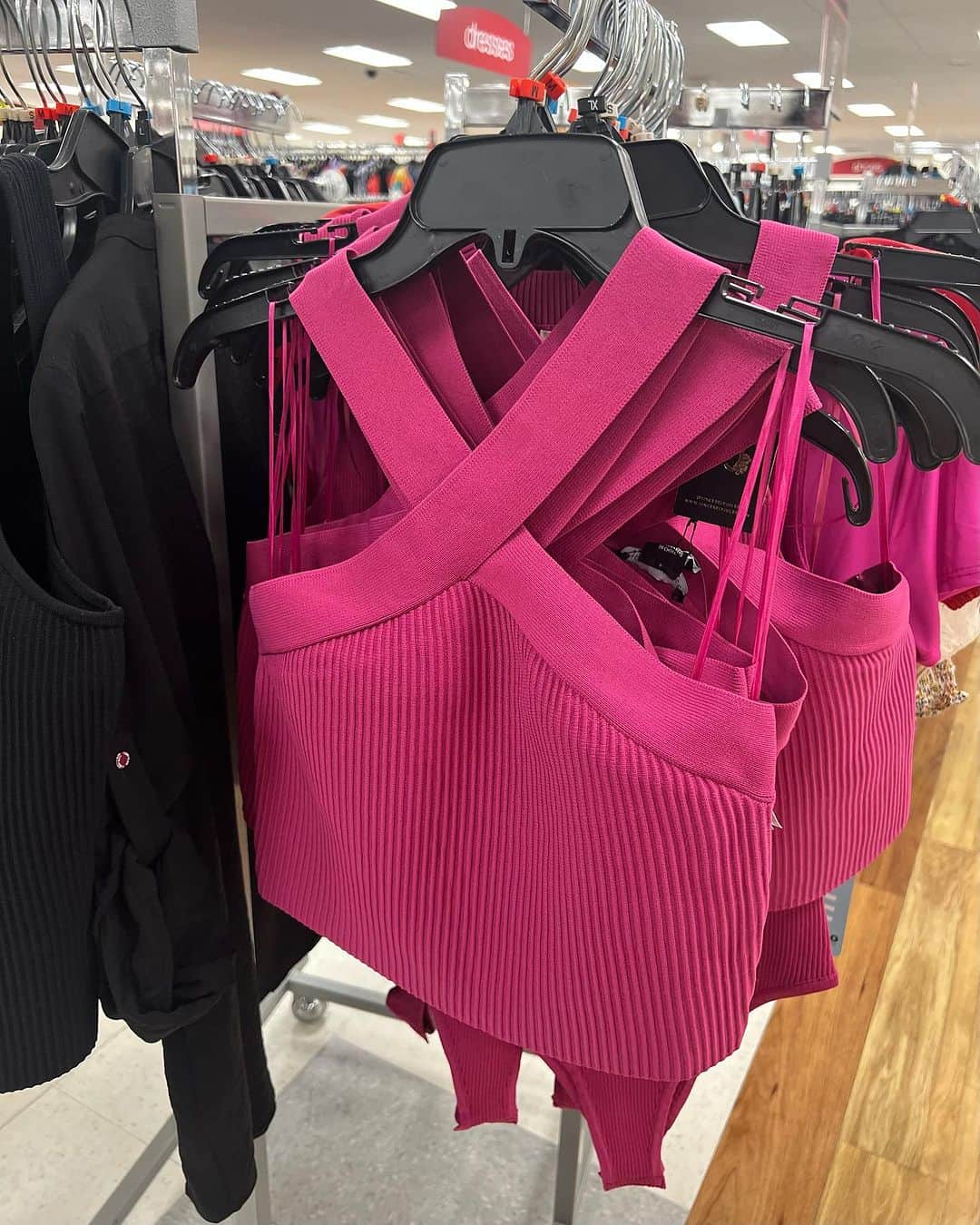 T.J.マックスのインスタグラム：「Friday finds ✨💖」