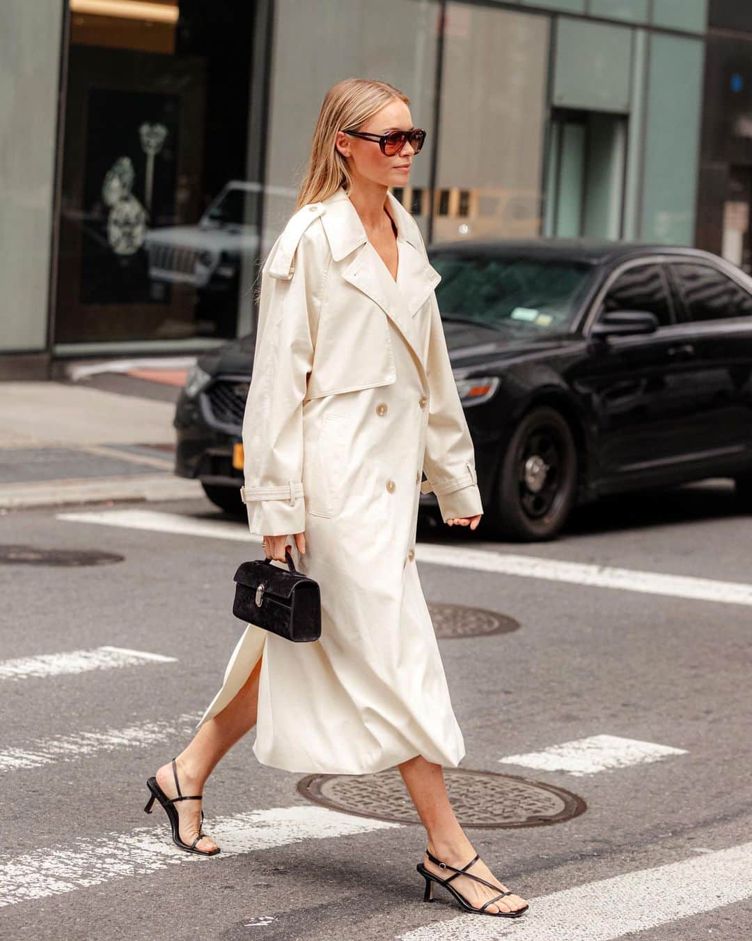 Nordstromさんのインスタグラム写真 - (NordstromInstagram)「A great white outfit has no expiration date. Don’t pack your favorite ivory pieces away after summer—consider styling it with boots, black accents, and layers when it gets cooler. As seen at fashion week #nyfw 📸 by @melodiejeng」9月16日 10時38分 - nordstrom
