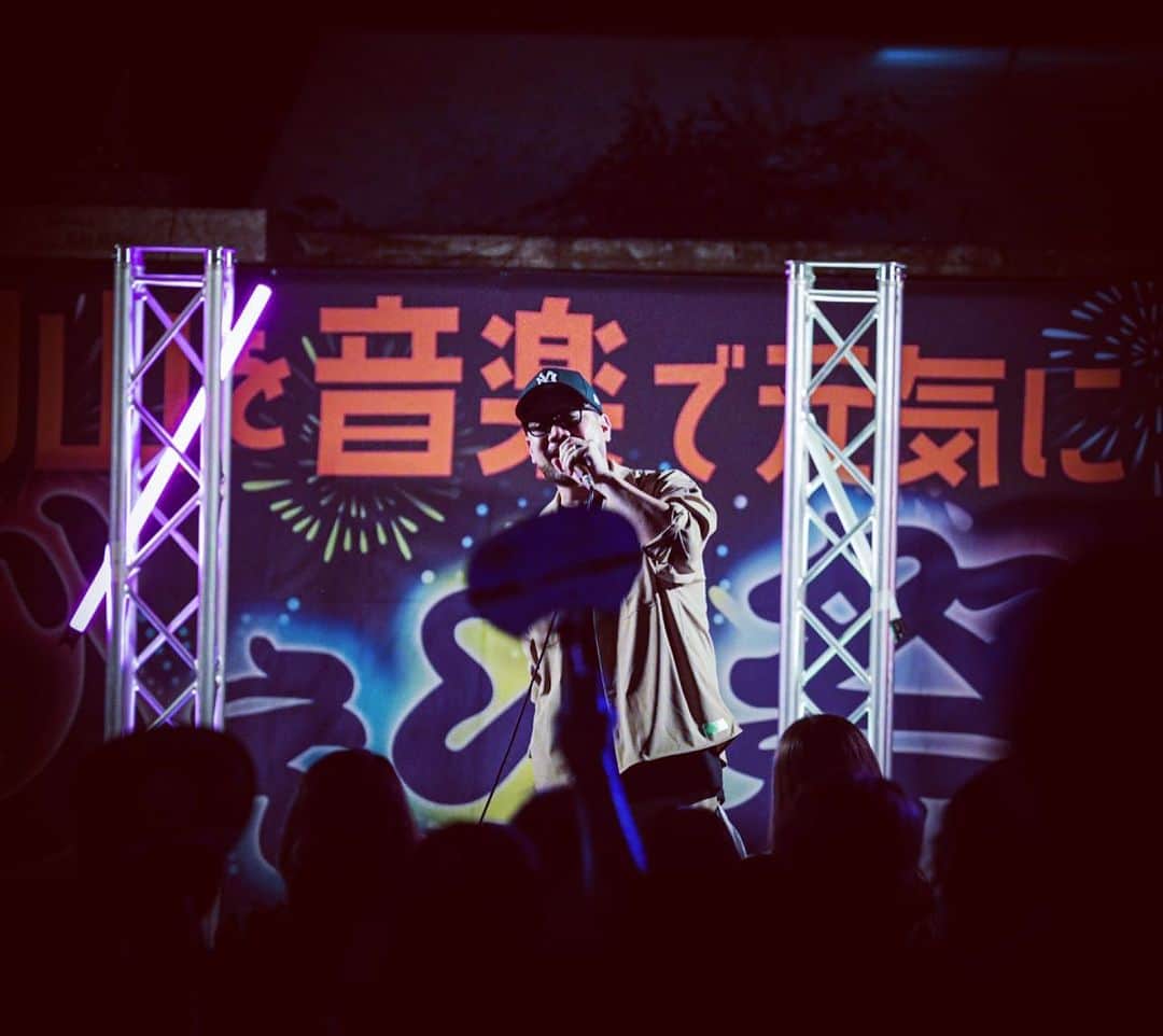 JAY'EDのインスタグラム：「今日また一つ歳を重ねる事ができました‼︎ 丈夫な身体に育ててくれた両親に感謝です  いつも応援してくれる家族仲間や僕の音楽 を聞いてくれるみんなに 幸せを恩返しできるように頑張って参ります  ダンディーなシンガーを目指します  photo by @kobayan.9」