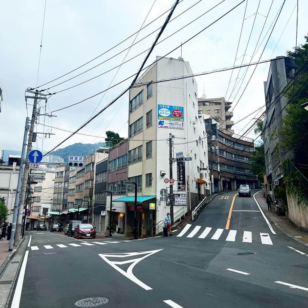 ハシモトタカヒロのインスタグラム：「熱海でラリーかモナコレースみたいなのやったらいいのにw #今日のy字路 #wrc」