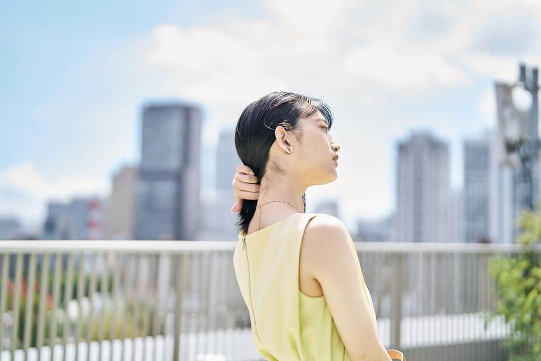 平田純のインスタグラム：「#yellow#sunny #summer #model #うなじ #黒髪 #me #photo #photography #背中#beauty #girl#lady #ポートレート#portrait#写真好き#ファッション#fashion #ファッション #fashionmodel #modellife #自分磨き #広告モデル」