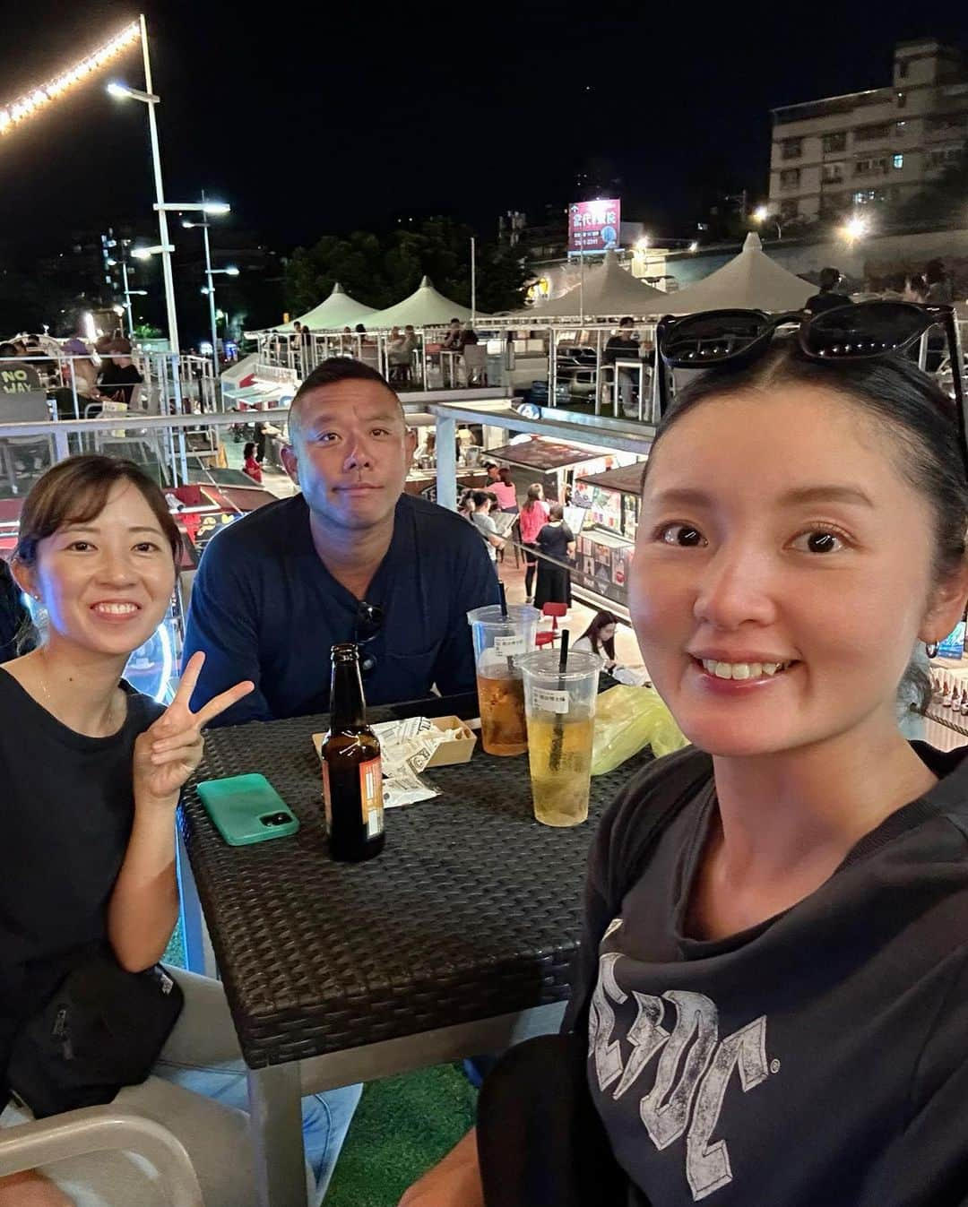 Tomoyo Umezawaさんのインスタグラム写真 - (Tomoyo UmezawaInstagram)「in #台湾 🇹🇼 *.+ﾟ Happybirthday *.+ﾟ @kiku_okinawa 🦍ჱ̒  ｰ̀֊ｰ́ )  今回のお誕生日プレゼントは  #Taiwan 旅行にしましたっ🇹🇼  @mkcafe_okinawa スタッフの 栄養士の資格を持っていて、 たまにテレビ番組の フード作りの裏方での お仕事の依頼を受けてる @oogaito_yuuki も フードの 勉強がしたいということで 一緒に行くことにしました*  やっぱり旅行って最高ーッ!! 新しい文化に触れるって最高ーッ!!  世界の広さを実感できるから 自分の視野の狭さが原因の悩みなんて ちっぽけだなって感じる★  だから 日本以外でも活動している人って 大胆というか ポジティブというか いい意味で人目を気にしないというか 元気なんだと思った😄  私からの プレゼントと言っておきながら ただ ただ  台湾を楽しませてもらいましたが、  カフェオーナーでもある菊池さんは 見てる視点が  何か 自分達の活動に 活かせないかなっていう感じで 目がキラキラしてましたッ✨👀✨  少し休憩しに Cafeに入った時も フード担当のゆうきちゃん と 今後の打ち合わせを熱くしていて 私はそれを横目で見ながら  呑気に Chill𖠚ᐝTIME ♛  今回私が勉強できたことは、 (↑いきなり笑)  人を喜ばせるための 段取りや流れ を もっと 考えて 次の 菊池さんの誕生日までに 訓練して、 また 素敵な時間を プレゼントできるように 頑張ろ～って思いました(⁎⁍̴̛ᴗ⁍̴̛⁎)   #travel #台湾 #台湾旅行 #沖縄 #九份 #旅行 #旅 #アウトドア #観光 #台湾グルメ #西門 #台北 #Taipei #taiwan」9月16日 11時15分 - _umetomo_