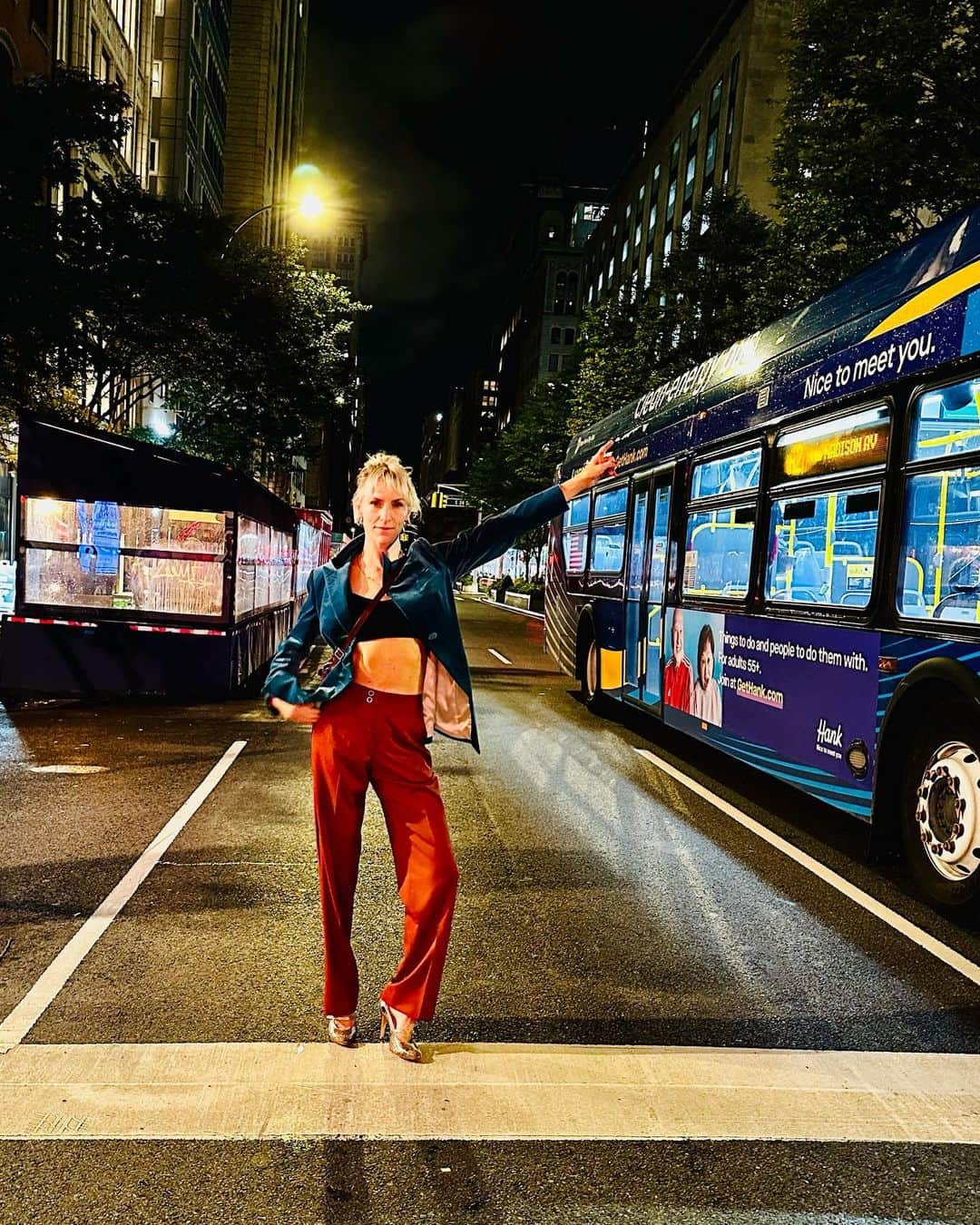 ミッキー・サムナーのインスタグラム：「Taxi!   Clothes by @vestiumny  Photo by @carterbsmith」