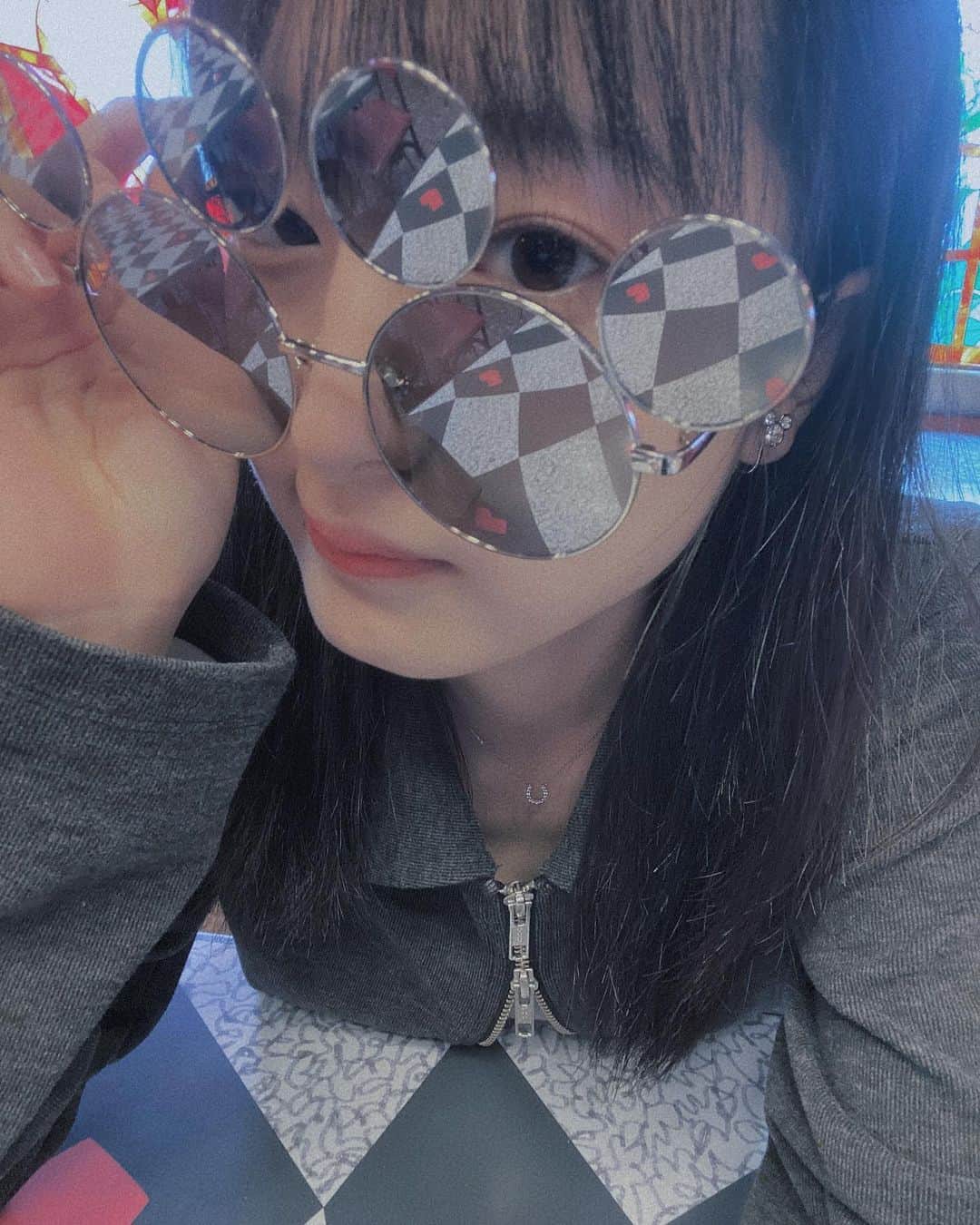 川原美咲のインスタグラム：「いつかの ・ ・ ・ ・ ・ こう見えて、友達と行く時はいつもパレードとかショーよりその時間を使って空いているアトラクションに乗りまくる派なので、笑 いつか､ゆっくりとパレードとショーを見まくる日とかやりたい。 #ハモカラ が楽しみで行くのに、気づいたらスペースマウンテン乗ってる笑 おかしいなぁ ・ #ハーモニーインカラー  見たいなぁ🥰 ・ ・ #ディズニーランド大好き  #年パス欲しい #年パス復活希望  #みっさーくろぜっと  #ootd #ootdfashion #ootdstyle #wego  #ディズニーランド #ディズニーコーデ #ディズニーシー #ディズニーランド40周年 #びしょ濡れmax #ディズニールック #disneylook #disneylandstyle」