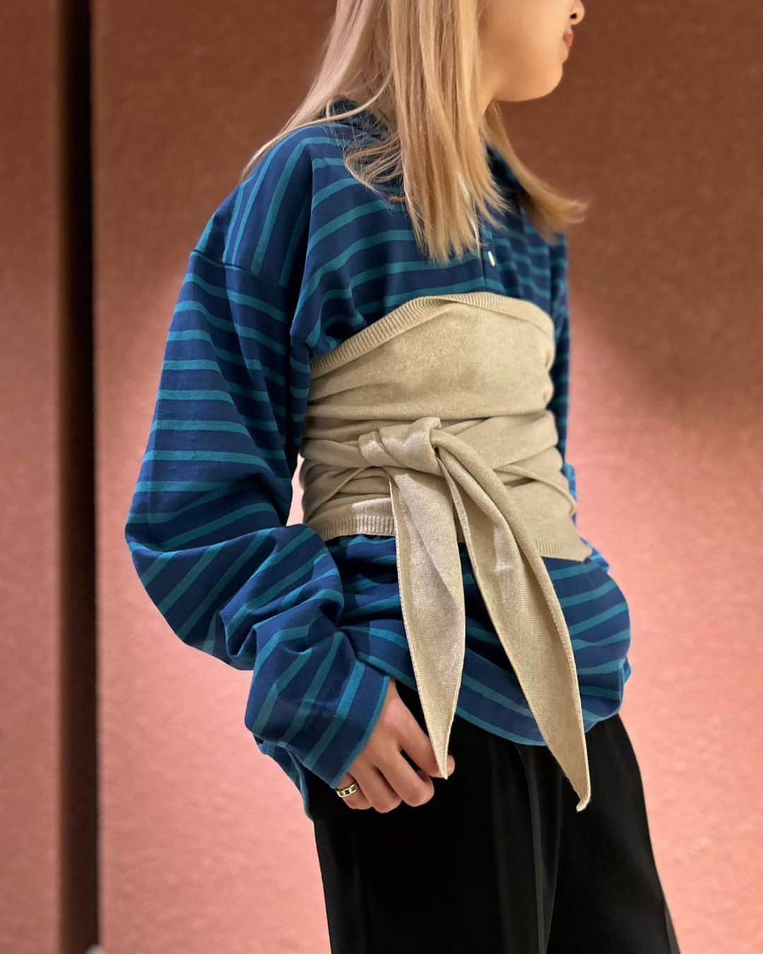 6(ROKU) OFFICIALさんのインスタグラム写真 - (6(ROKU) OFFICIALInstagram)「-  6 cashmere nylon knit bustier ¥28,050- tax in  @adultorientedrobes border  rugby shirt ¥17,600- tax in  6 new georgette pants Ⅱ ¥20,900- tax in  @flligiacometti boots ¥148,500- tax in  #roku #adultorientedrobes #f.lligiacometti」9月16日 11時53分 - 6______roku