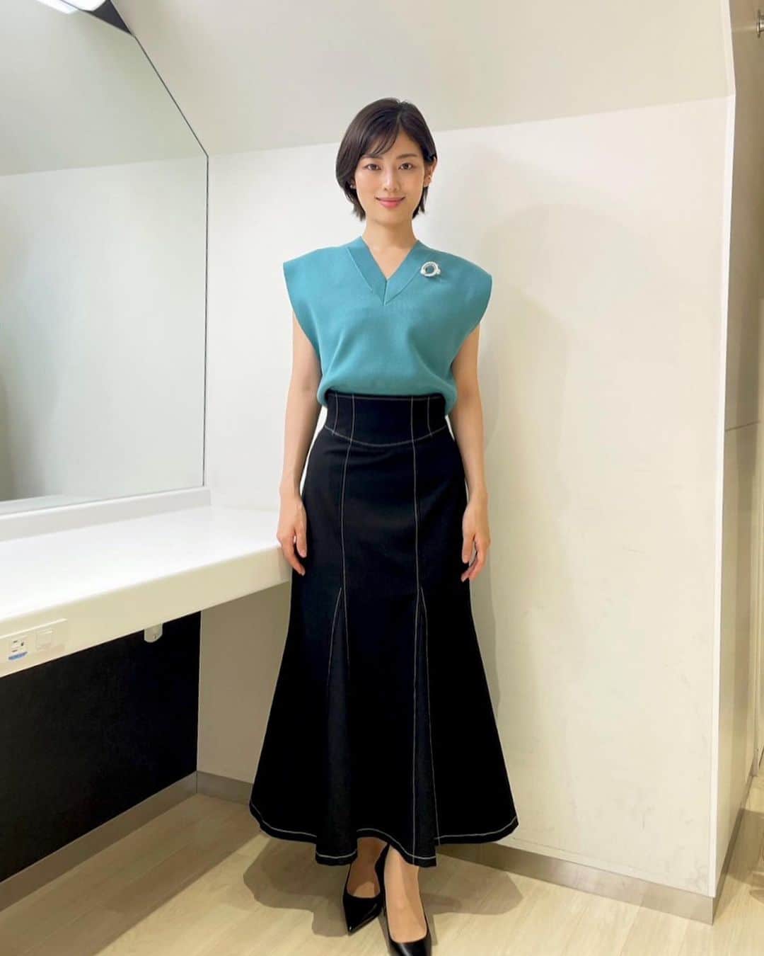 中西悠理のインスタグラム：「#衣装 #サンデーモーニング  9/3・9/10 トップス＆スカート 全て@cheek.official」
