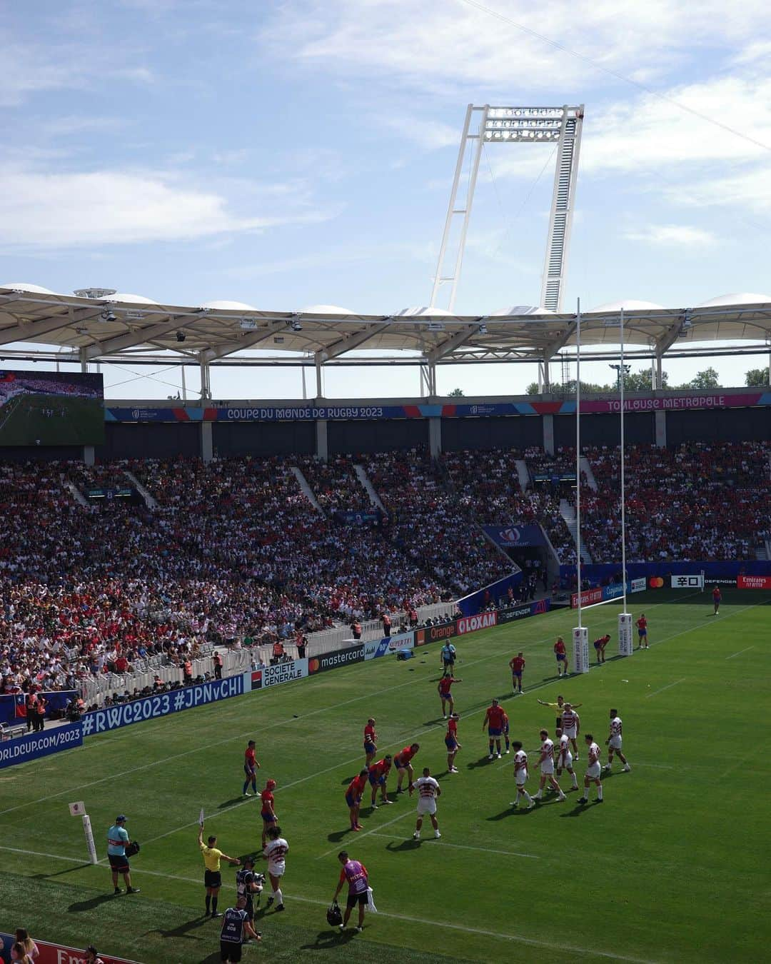 臼井佑奈さんのインスタグラム写真 - (臼井佑奈Instagram)「今年の夏休みはトゥールーズ🇫🇷😆🏉❤️‍🔥目的はもちろん大好きなラグビーW杯です！ 大事な大事な日本代表の初戦、チリとの試合を観てきました！！！  初出場のチリはとっても勢いがあってパワフルで、ファンもとーーっても熱狂的でした！さすが南米！！！！🔥🔥🔥🔥  日本代表の素晴らしい滑り出し、 6トライの爽快感と(もちろんボーナスポイントも大きい！！！！！)、松田選手の見てわかる好調ぶり、松島選手の50:22キック(最近ちゃんと覚えたので感動しました)、「リーチ」の声の一体感、50キャップ稲垣選手の迫力… 開放的で美しいトゥールーズのスタジアムで、何もかもが最高でした！！！！  4年前、日本で開催されたラグビーW杯。あぁこの感動が帰ってきたな😭と思いました。 静岡でも開催された前回大会は6試合も観に行けて、今大会もまさか1試合でもスタジアムで観られるとは思いませんでした！超〜楽しかった！！！  約2ヶ月のW杯、決勝戦まで楽しむぞー！！！！日本テレビ系列では放送もありますので、全力で盛り上げます！！！！一緒に楽しみましょう🥹🔥🔥🔥🔥✌🏽✌🏽 "まるごと"でも、次のイングランド戦や、その後のW杯日本の最新試合ついてお伝えする予定です！！！！！！！！！  #私帰国しました🥲 #RWC2023 #ラグビー #ブレイブブロッサム」9月16日 12時08分 - yuna_usui