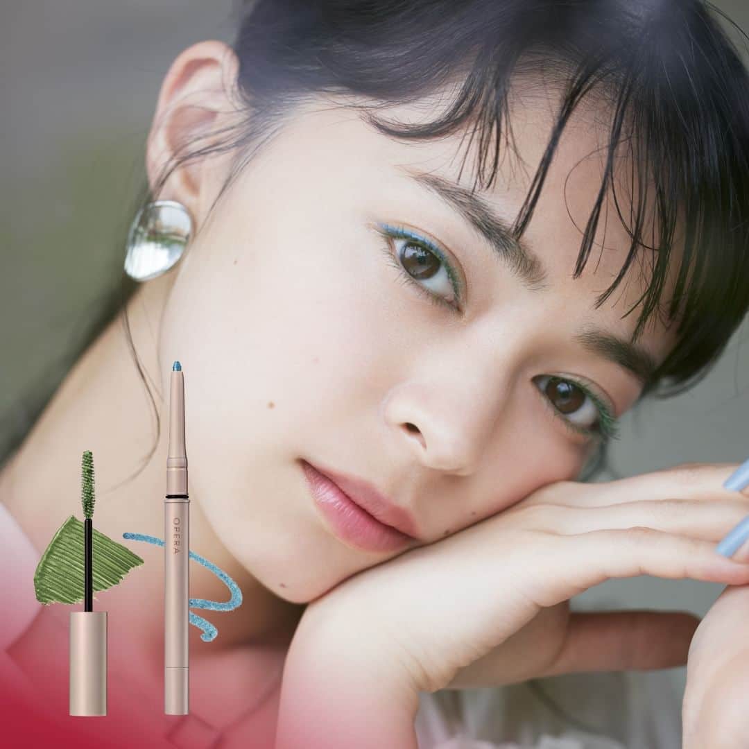 OPERA公式さんのインスタグラム写真 - (OPERA公式Instagram)「抜け感カラーアイメイク 秋の新色・限定色  シックにきらめく　ノスタルジックなダスティカラー ■オペラ　アイカラーペンシル 密着カラーライン　自然なツヤ質感 [グロウ質感カラーライナー] 107 サックスブルー（限定色） 水面の静かなきらめきを表現した、光ゆらめくブルー。 くすみニュアンスが大人っぽくクールな洗練カラー。  ■オペラ　カラーリングマスカラ キレイに際立ち　ひと塗りで色づく [カラーフィルムマスカラ] 107 モスグリーン（限定色） 露をまとった草木をイメージしたイエローがかった、陰りグリーン。 さりげなくきらめく、シックな洒落感カラー。  秋の限定色は全国バラエティショップ&公式オンラインにて販売中！ プロフィールリンクから✅ @opera_cosmetics ※リップティント120シマリングボルドーの公式オンライン販売分は完売しました  #オペラ秋コレクション2023 #オペラアイカラーペンシル #アイカラーペンシル #アイライナー #グロウ質感カラーライナー #オペラカラーリングマスカラ #カラーリングマスカラ #カラーマスカラ  #カラーフィルムマスカラ #operacosmetics」9月16日 12時00分 - opera_cosmetics
