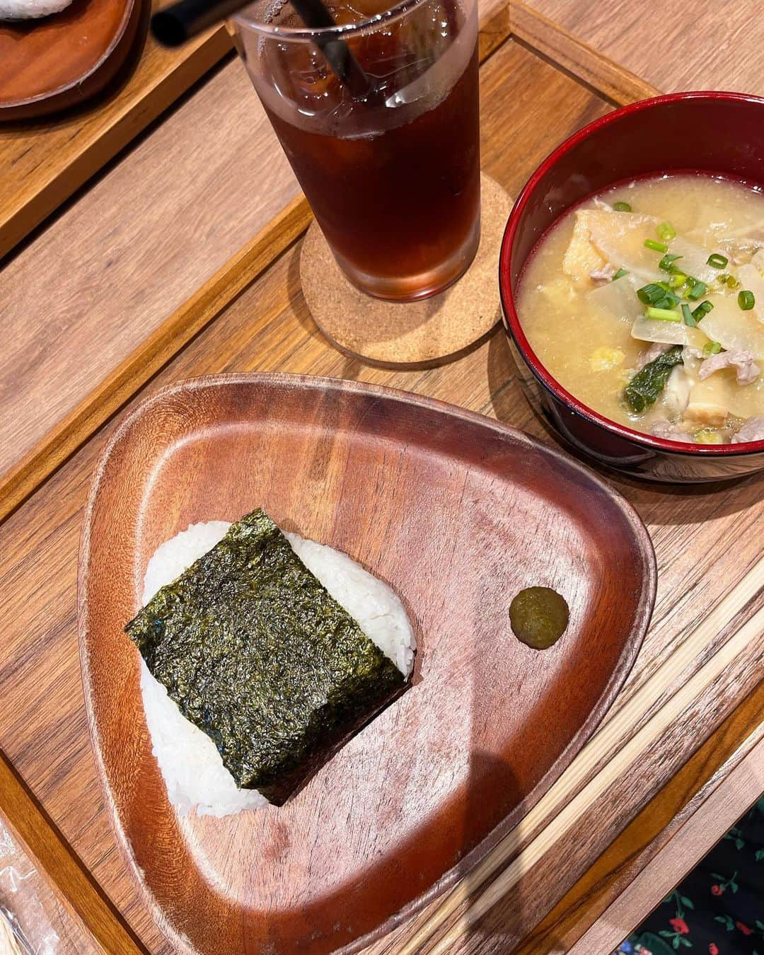 千秋さんのインスタグラム写真 - (千秋Instagram)「最近減ってる？大好物の焼肉🥓 違う業界の3人でHotelフレンチlunch🍽️ 娘と2人でガレットlunch🫔🧋 茨城プチ旅行中、SAでよくわからない丼🐖 ママ友と定食ごはん🐟 スタバですいか🍉 湘南でlunch🍙 長岡でドルチェ🧇 新幹線でお弁当🍱  #食べ物記録 #千秋焼肉 #渋谷 #茨城 #長岡 #新潟 #星山 #スタバ #午後からドルチェ #湘南」9月16日 12時09分 - chiaki77777