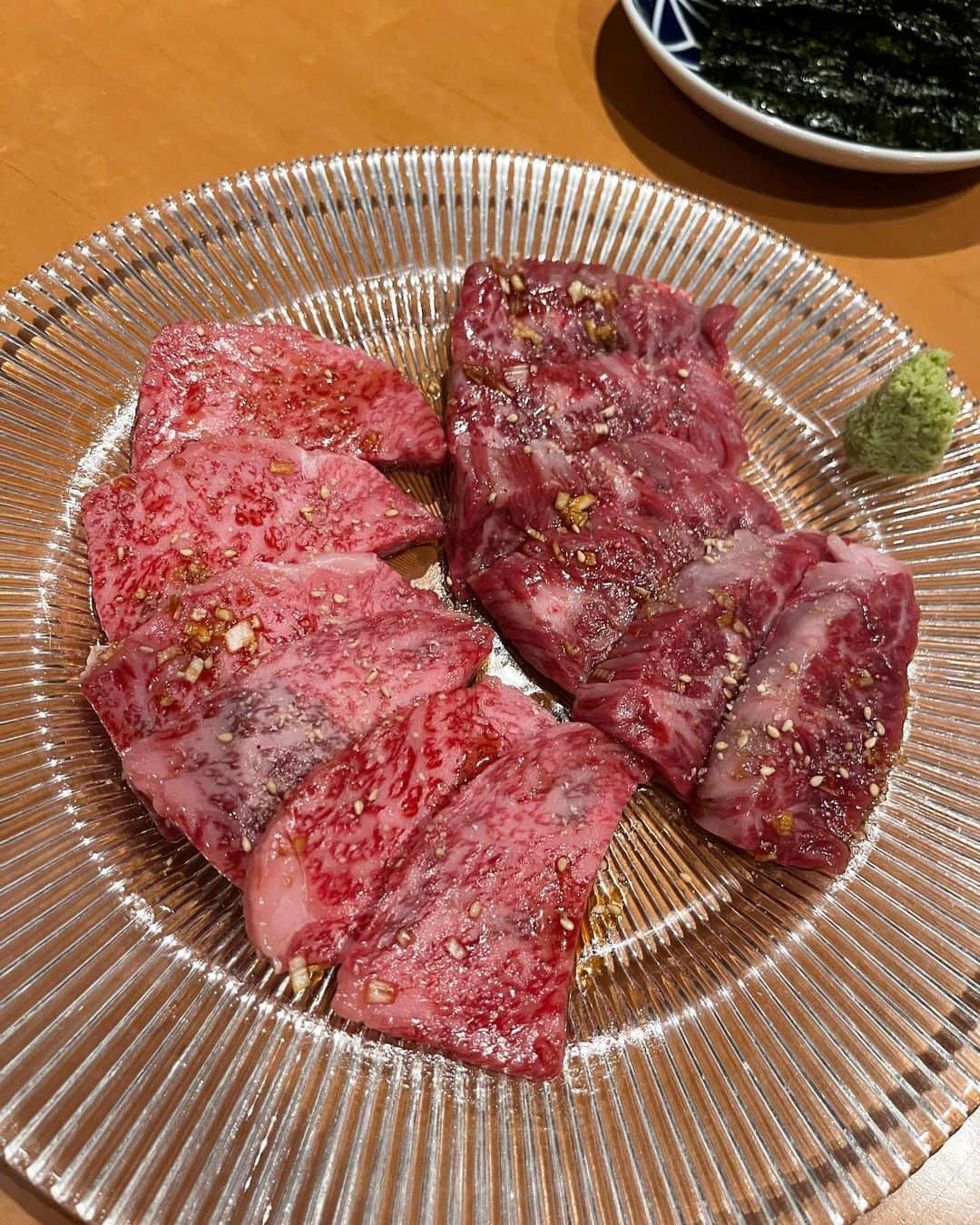 千秋のインスタグラム：「最近減ってる？大好物の焼肉🥓 違う業界の3人でHotelフレンチlunch🍽️ 娘と2人でガレットlunch🫔🧋 茨城プチ旅行中、SAでよくわからない丼🐖 ママ友と定食ごはん🐟 スタバですいか🍉 湘南でlunch🍙 長岡でドルチェ🧇 新幹線でお弁当🍱  #食べ物記録 #千秋焼肉 #渋谷 #茨城 #長岡 #新潟 #星山 #スタバ #午後からドルチェ #湘南」