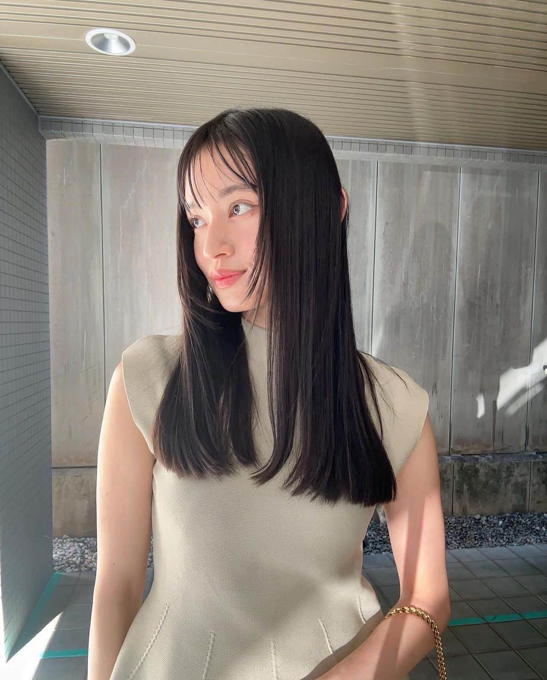 shihori.kathleenのインスタグラム：「秋のhair cut ✂︎🍃🍇@yutomaruuu 🙏🏻  と、お気に入りの韓国の新作コスメ🍑  素敵な休日をお過ごしください✨🦭」