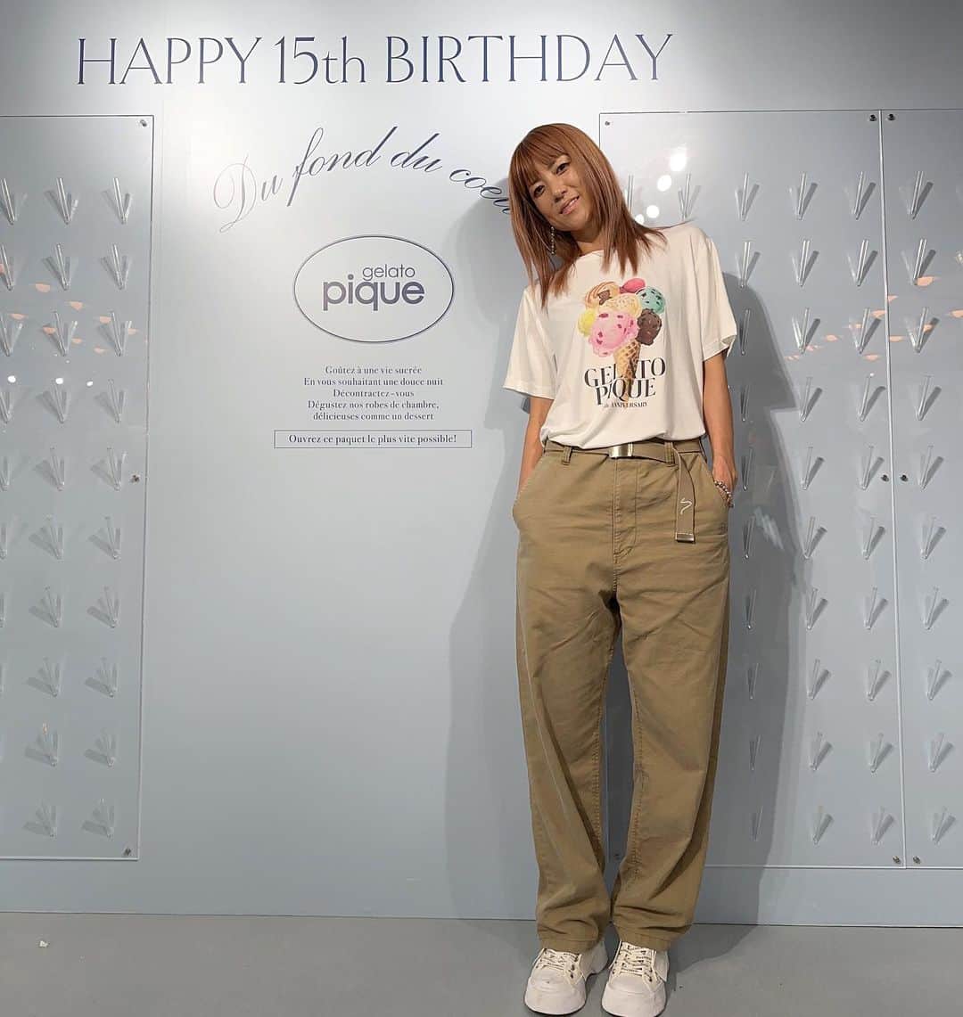 hitomiさんのインスタグラム写真 - (hitomiInstagram)「. . ジェラートピケのHAPPY 15th BIRTHDAYのイベントに行ってきました！. . . ジェラピケは娘も大好きで、今回は一緒に行ってきたよ。いつまでも可愛いぃ〜ブランドで大好き❤。. . . 東京タワーもジェラピケカラー🩵 . . #ジェラートピケ  #ジェラピケ  #gelatopique  #birthday  #イベント  #娘と  #親子で  #東京タワー」9月16日 12時13分 - hitomi_official