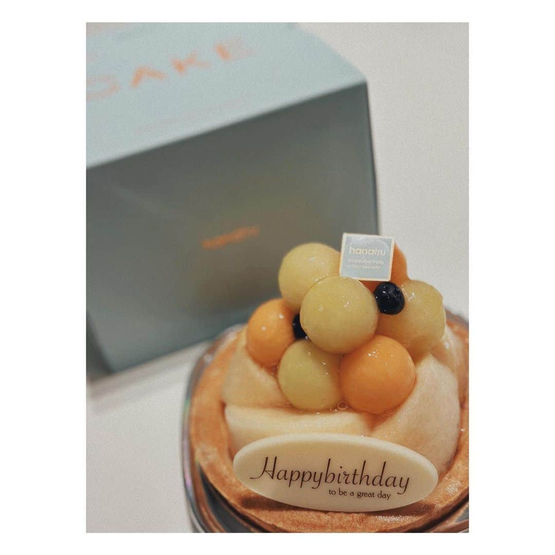 yori designerのインスタグラム：「🎂 自分で買うお誕生日ケーキ 美味しかった😋 #20230915」