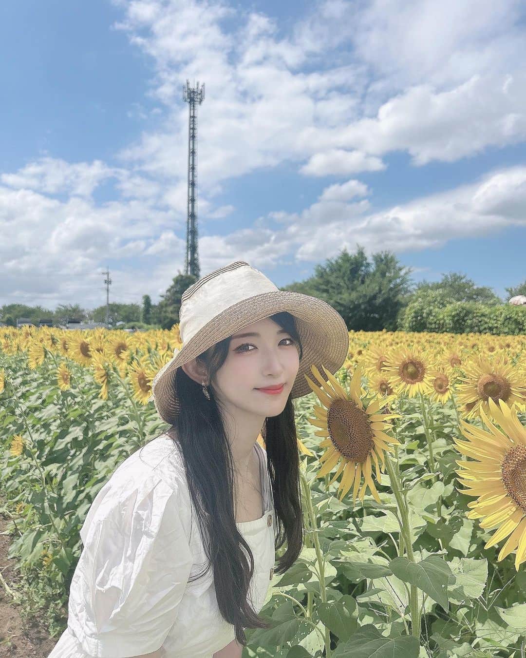 れみぱんのインスタグラム：「まだまだ夏服着てるから夏です！🌻」