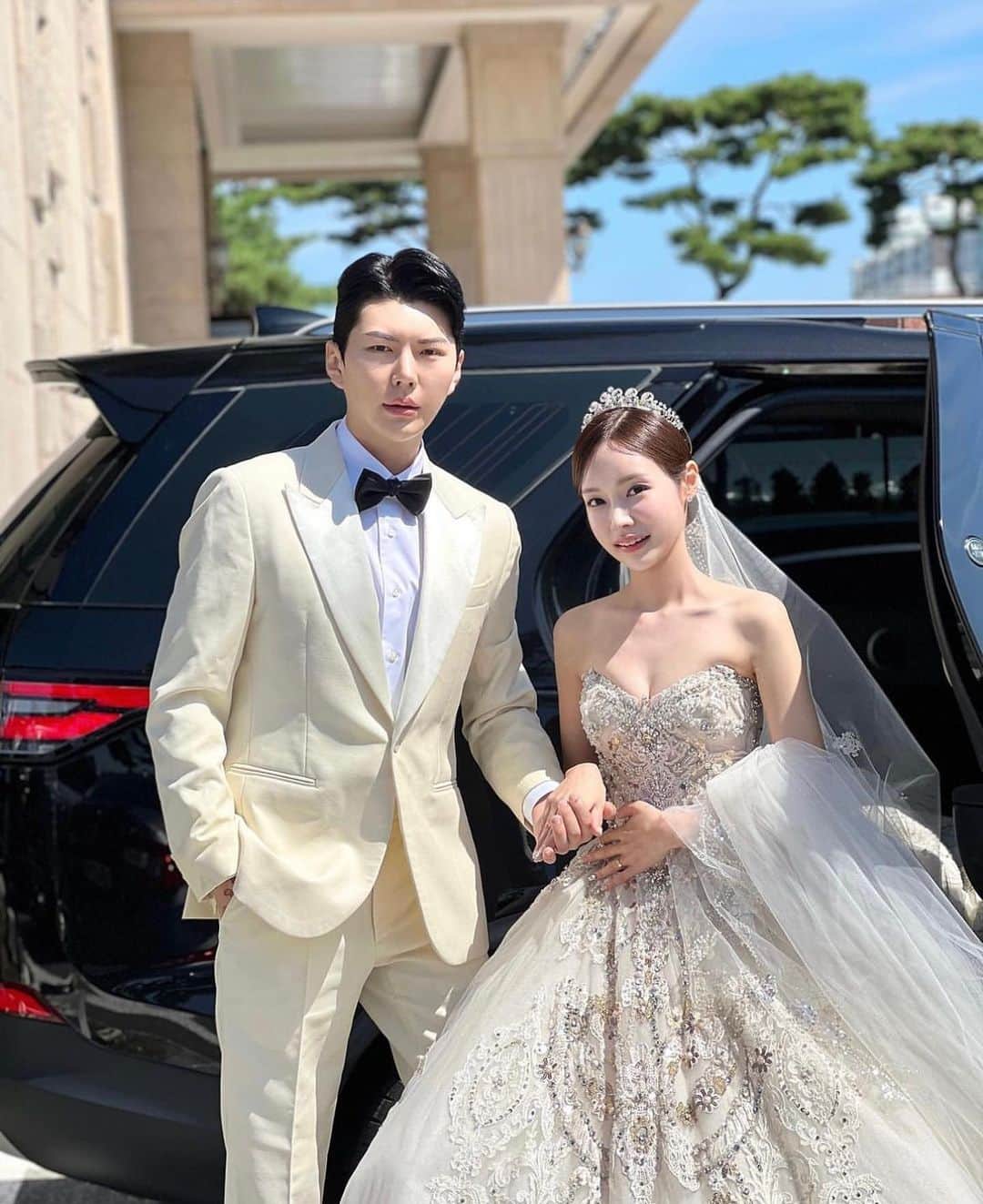 のインスタグラム：「_  내 신부님들 중에 가장 엔돌핀 넘쳤던 @07_28_k  진짜 사람이 이렇게 사랑스러울수 있구나 .. ❤️ 생각했던 울 주아신부님  정말 많이 보고싶을 거예요 좋은 날 우리는 꼭 또 만나는 걸로 10주년 리마인드 해야한다구요..🙏🏻 . . . . #웨딩플래너고은미 #르웨딩플랜 #곰미플 #곰브라이드」