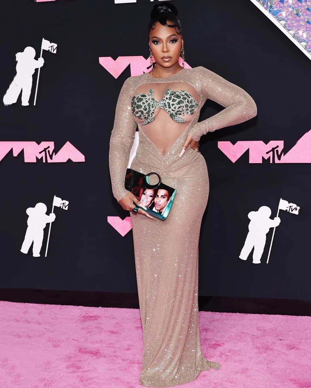 のインスタグラム：「VMA’s 2023 ✨ @gettyentertainment  @dimitrioskphoto @evolving_nails」