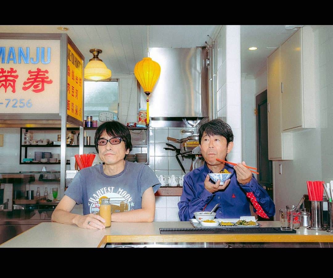 YO-KINGのインスタグラム：「真心ツアーのお知らせ！  グレート、サンコンと楽しい演奏旅行ですー！ よろしくお願いします。  真心ブラザーズ ライブ・ツアー『グレート CK Jr.』  2023年  12/15（金）神奈川・SUPERNOVA KAWASAKI　※ 12/18（月）京都・磔磔　※  2024年 1/19（金）札幌 PENNY LANE 24 1/21（日）仙台 darwin 1/27（土）高松 festhalle 1/28（日）広島 CLUB QUATTRO 2/2（金）熊本 B.9V1 2/3（土）福岡 DRUM Be-1 2/17（土）大阪 BIGCAT 2/18（日）名古屋 ダイアモンドホール 2/24（土）東京 EX THEATER ROPPONGI  ※の2公演はスタンディング、他公演は全指定」