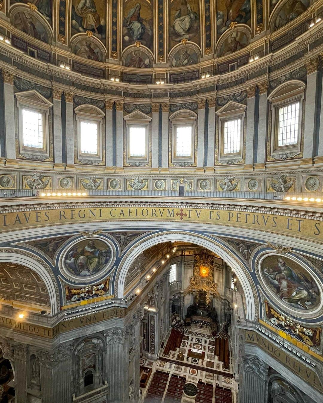 かほせいチャンネルさんのインスタグラム写真 - (かほせいチャンネルInstagram)「サンピエトロ寺院⛪️ 1〜5枚目がかほさん、7〜10枚目がせいさんが撮ってくれました。それぞれの個性がでてる😆」9月16日 13時36分 - kahosei