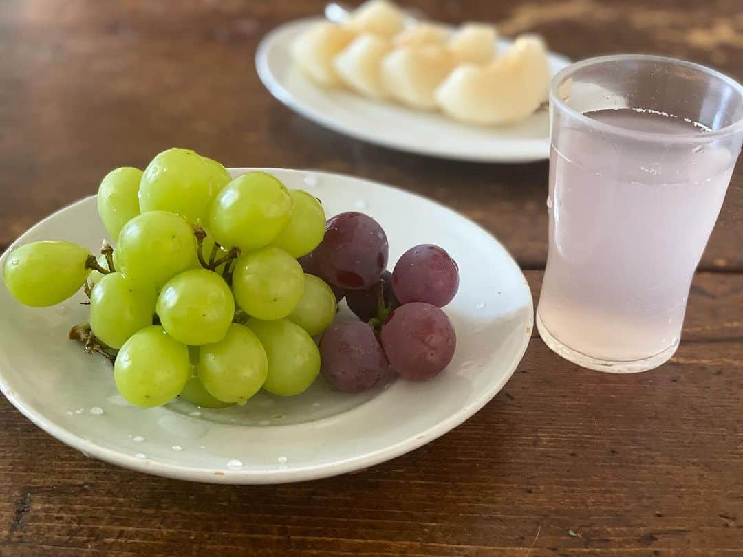 青山有紀さんのインスタグラム写真 - (青山有紀Instagram)「朝食🍇💚  月桃の花の酵素シロップが好きすぎる💗ずーっと飲んでるのに毎回感動する💗✨ @aoyakyoto  #月桃の花パワーすごい💓 #花粉 #高知の無農薬小夏とブレンド」9月16日 13時38分 - yukiaoya