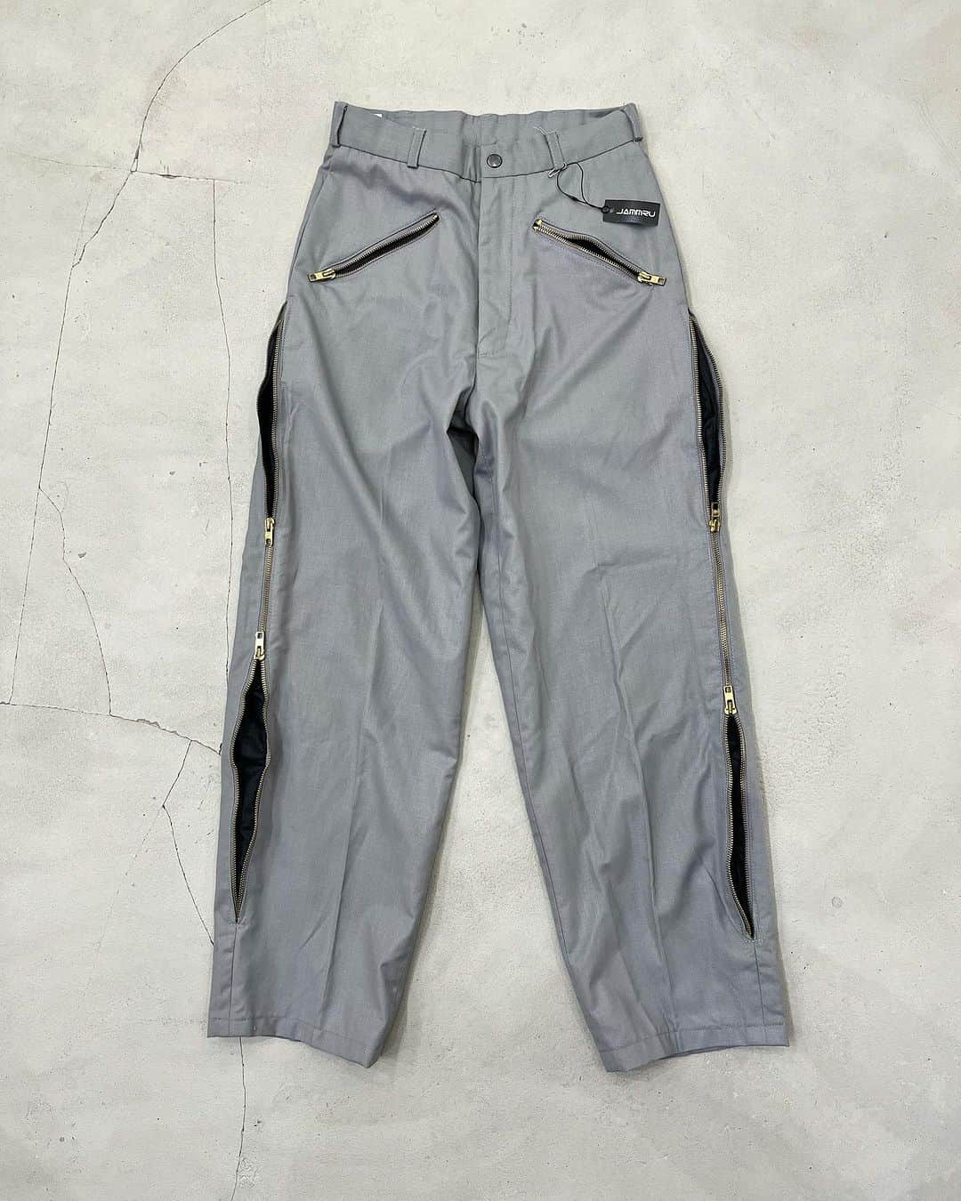 ジャムルのインスタグラム：「OPEN UNTIL 7:00PM . 80's design PANTS  W26 .  #jammru #osaka  #fashion  #streetstyle  #streetfashion  #vtg  #vintage  #used  #usedclothing  #古着 #古着屋 #ファッション #70s #80s #90s」