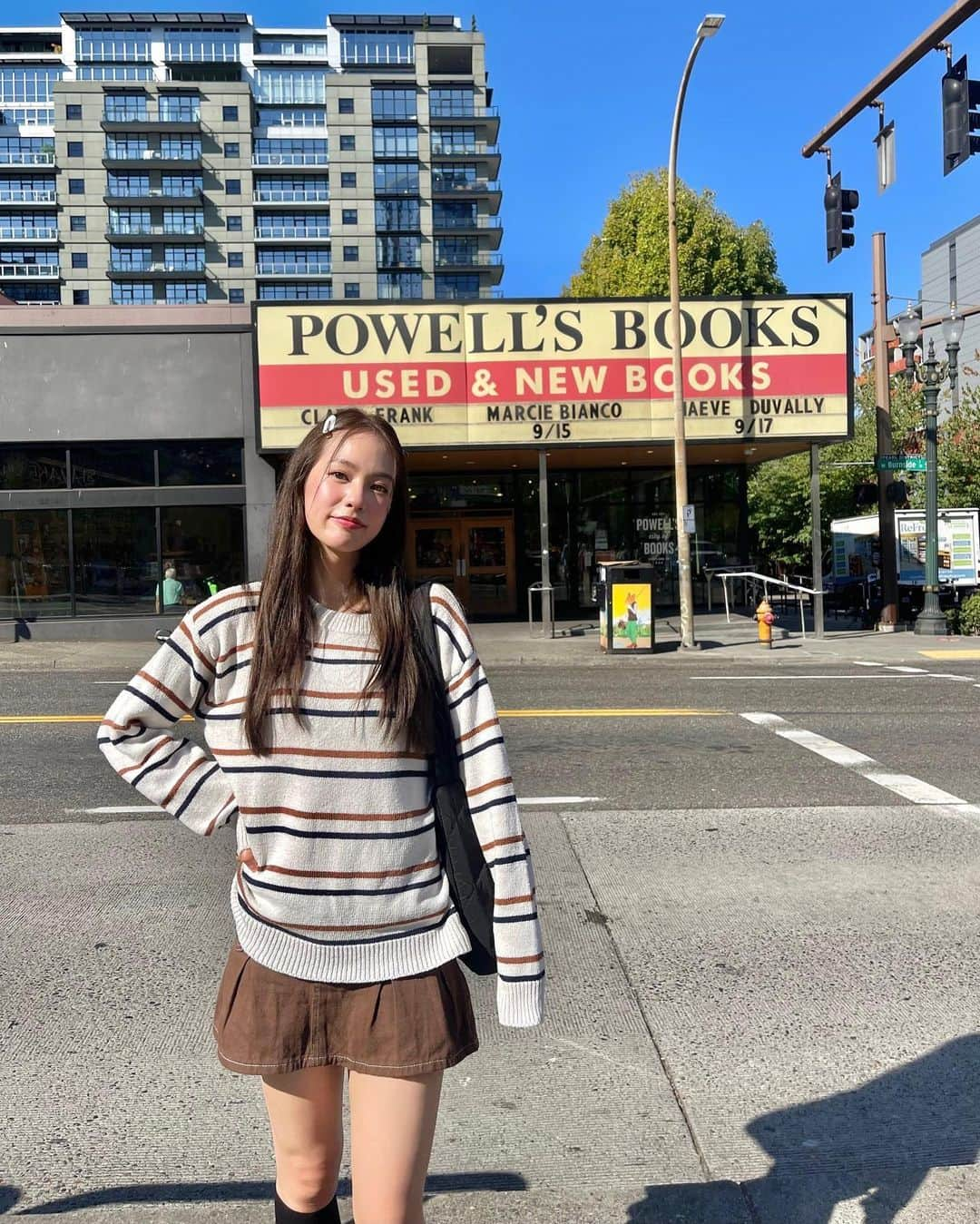 PIMTHAさんのインスタグラム写真 - (PIMTHAInstagram)「Reading is a passport to countless adventures. 📔🤓  - Mary Pope Osborne-」9月16日 13時55分 - pimtha